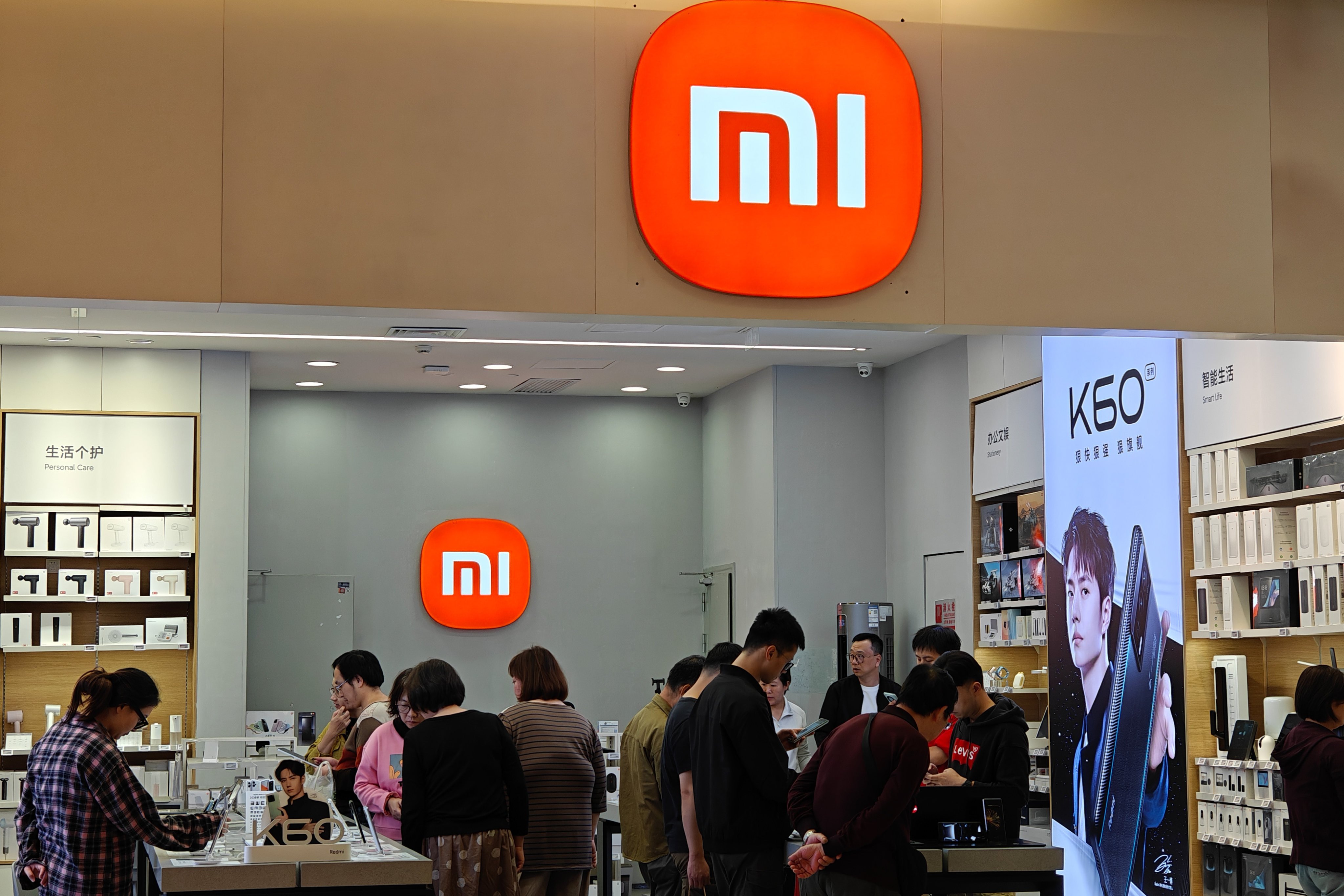 Customers try out Xiaomi’s newly released Mi 14 series in Shanghai, China, October 28, 2023. Photo: Getty 