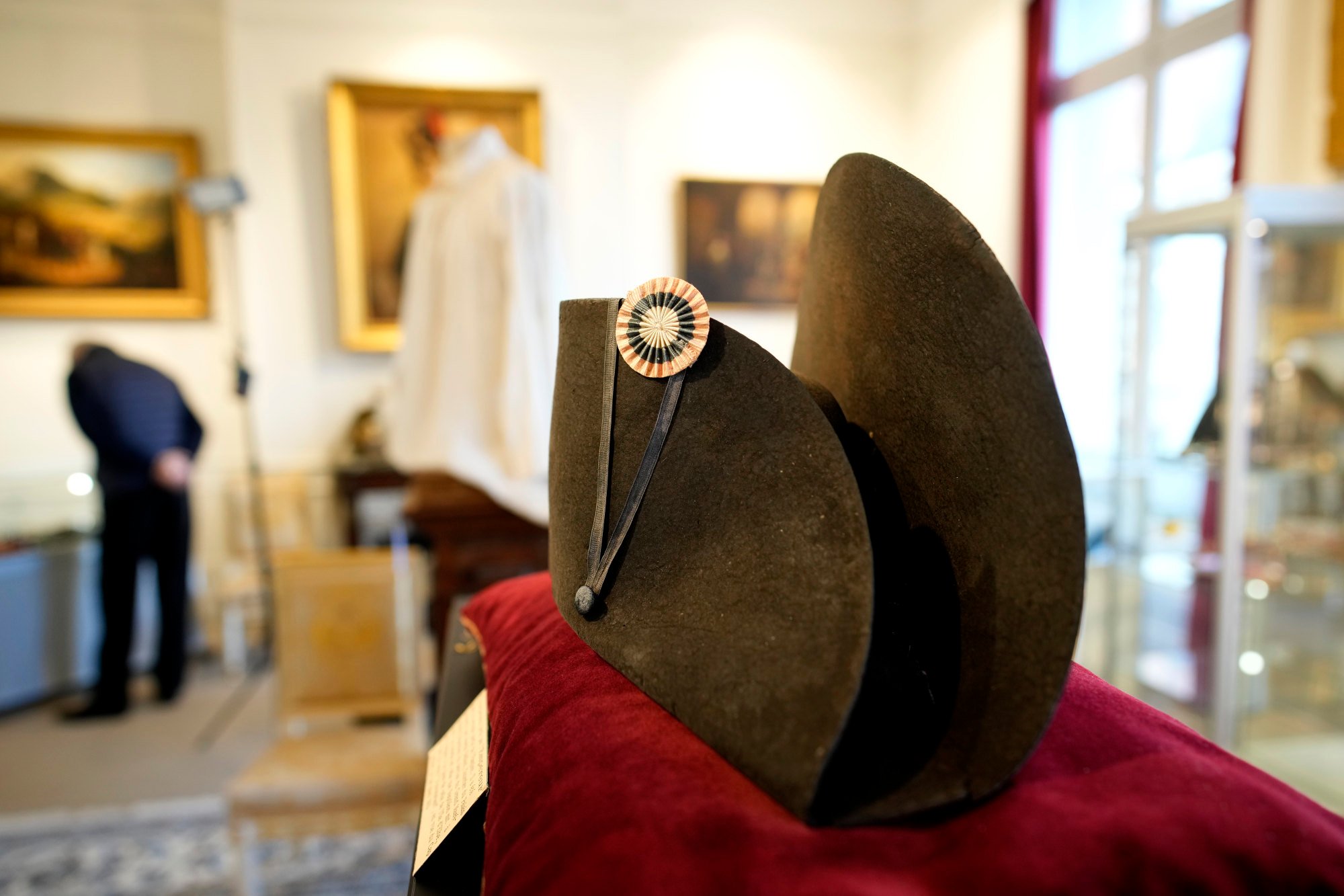 Napoleon’s hat sells for record US$2.1 million at French auction ...