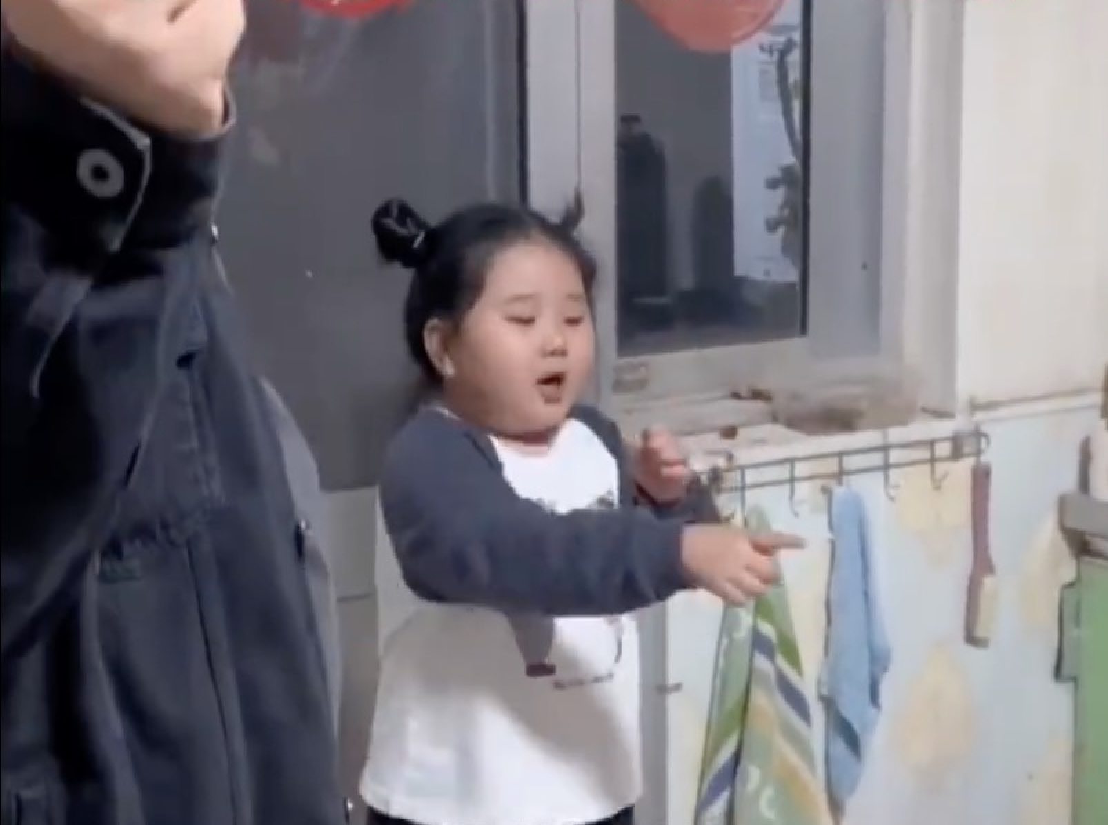 ‘baby teacher’: china girl, 5, teaches family what she learned at kindergarten with after-dinner exercise routines, delights mainland social media