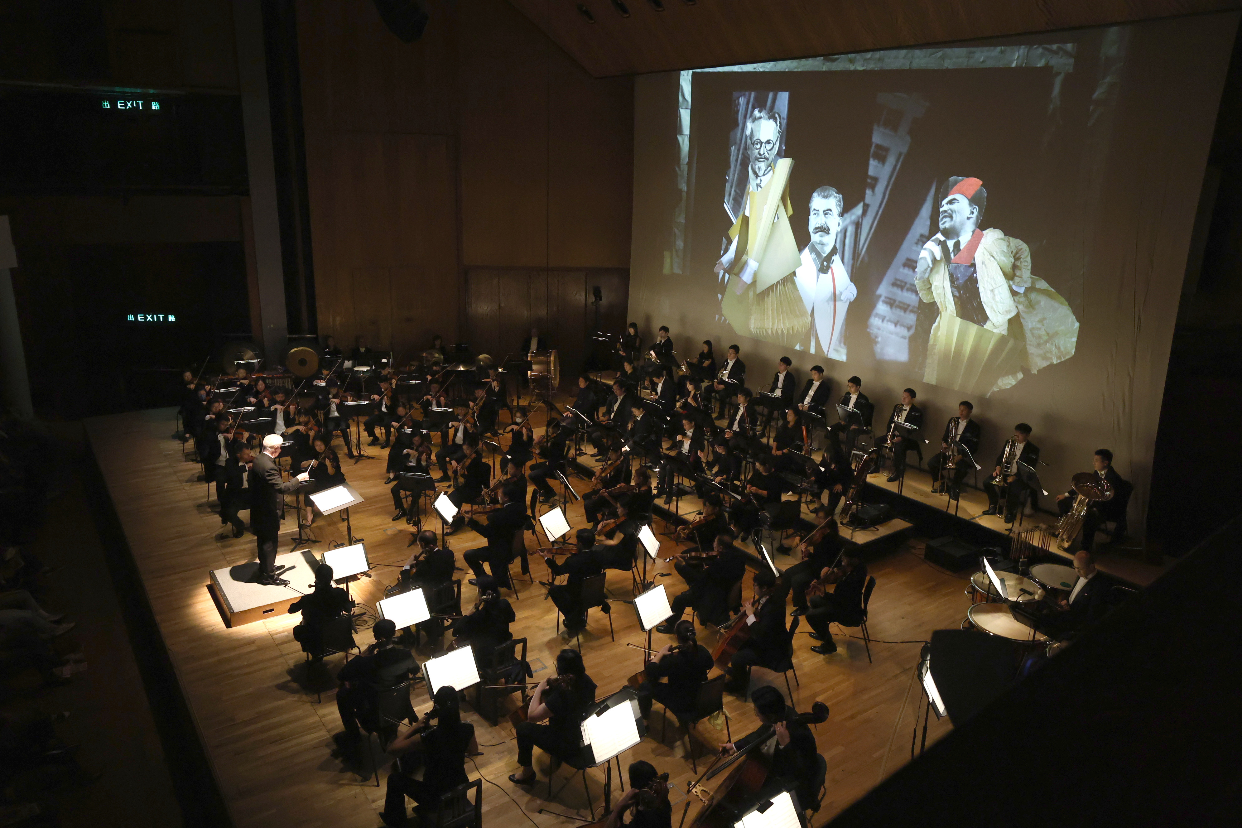 Somewhere between a true concert performance and a live soundtrack, the Hong Kong Sinfonietta’s performance of Shostakovich’s Symphony No 10 with artist William Kentridge’s film inspired by it, “Oh, To Believe In Another World”, was one of nervous intensity. Photo: Hong Kong Sinfonietta
