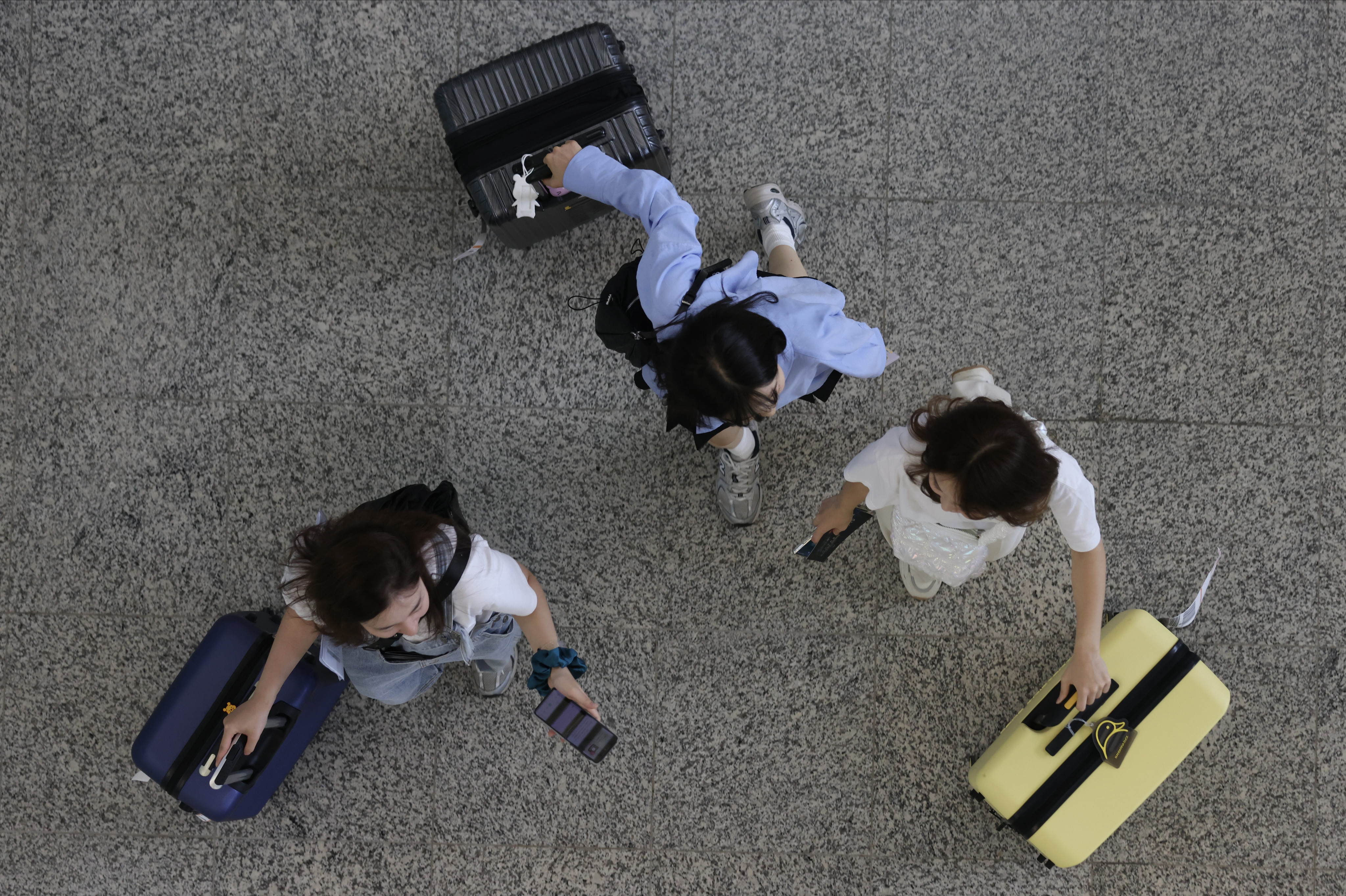 Passengers arrive at the Hong Kong International Airport. Photo: Yik Yeung-man