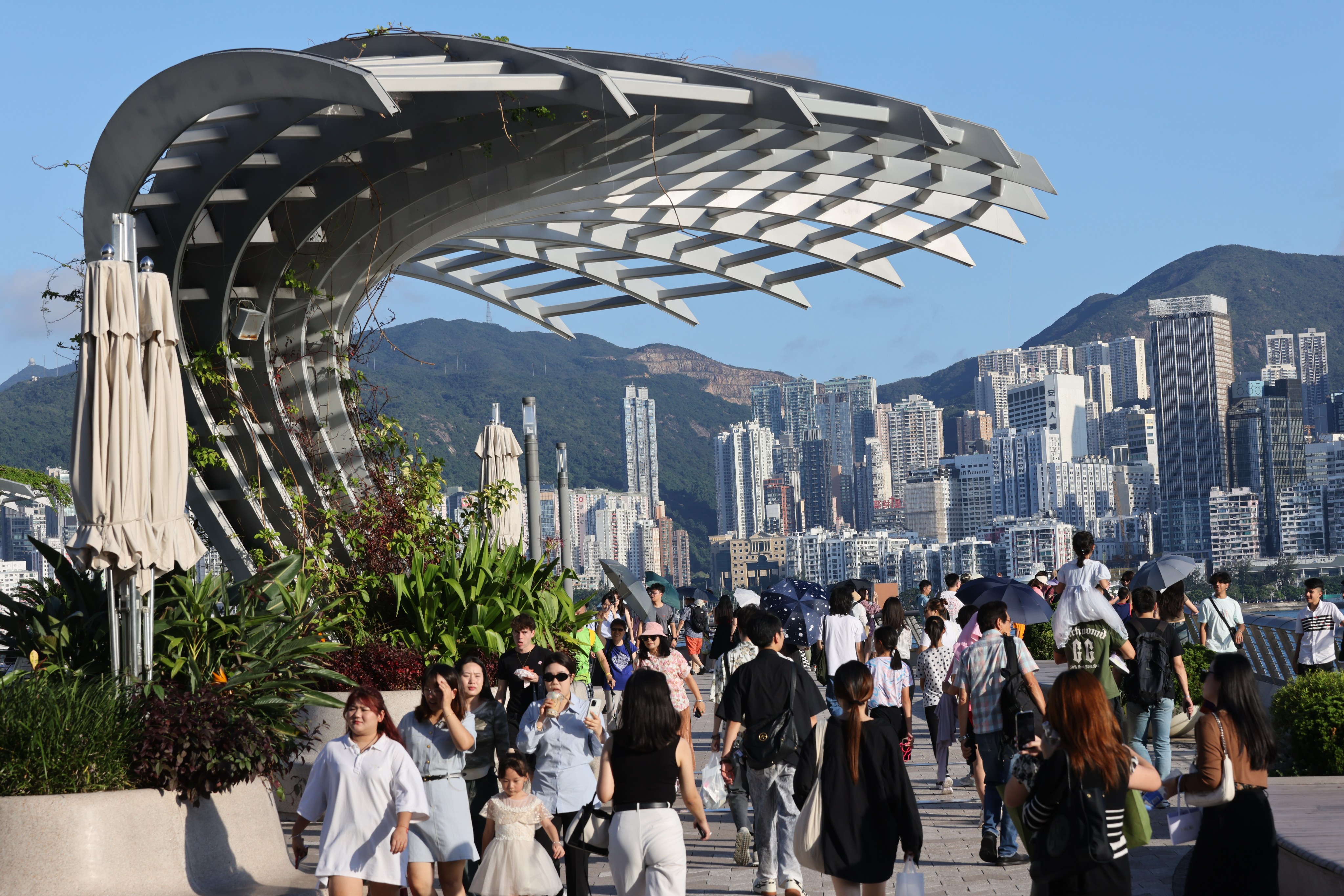 Mainland Chinese tourists in Hong Kong’s Tsim Sha Tsui. Photo: Yik Yeung-man