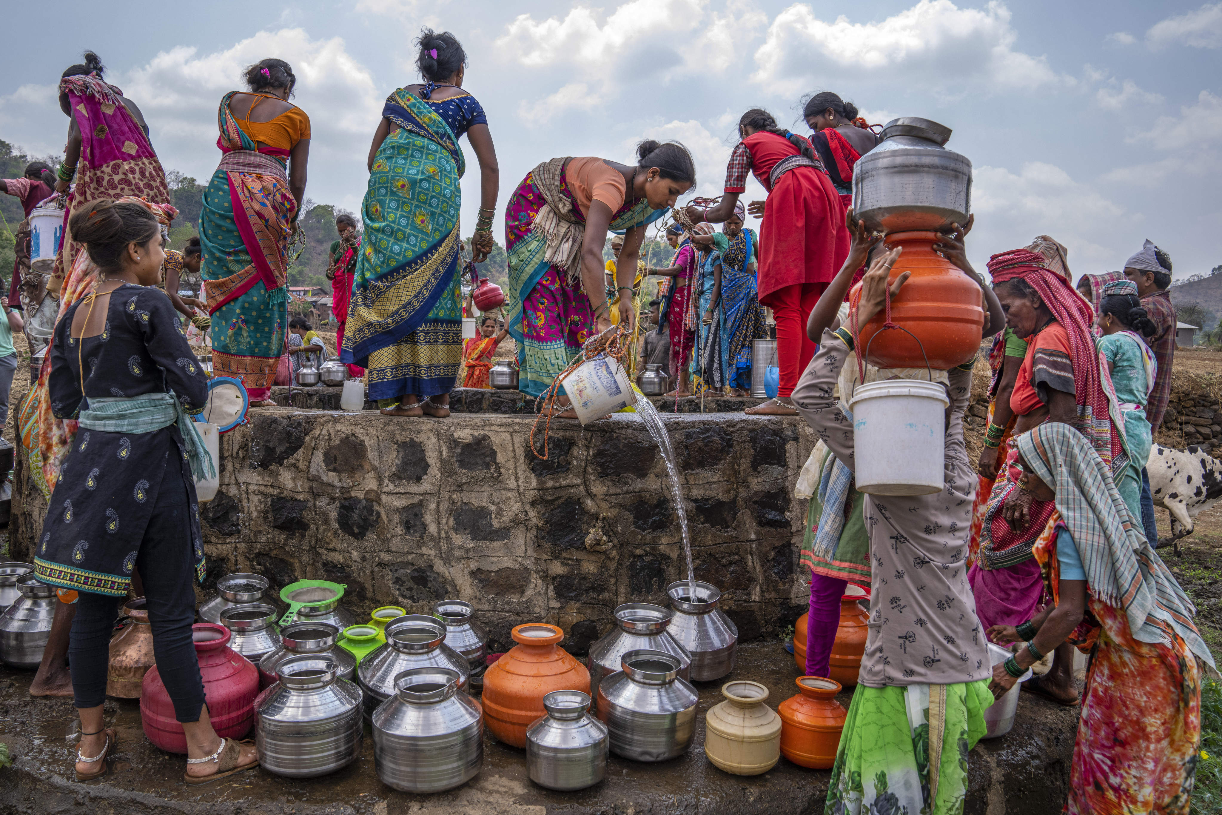 Women gather around a well to draw water in the village of Telamwadi, northeast of Mumbai, India. A recent study has found that around 60 per cent of all living kidney donors are women. Photo: AP