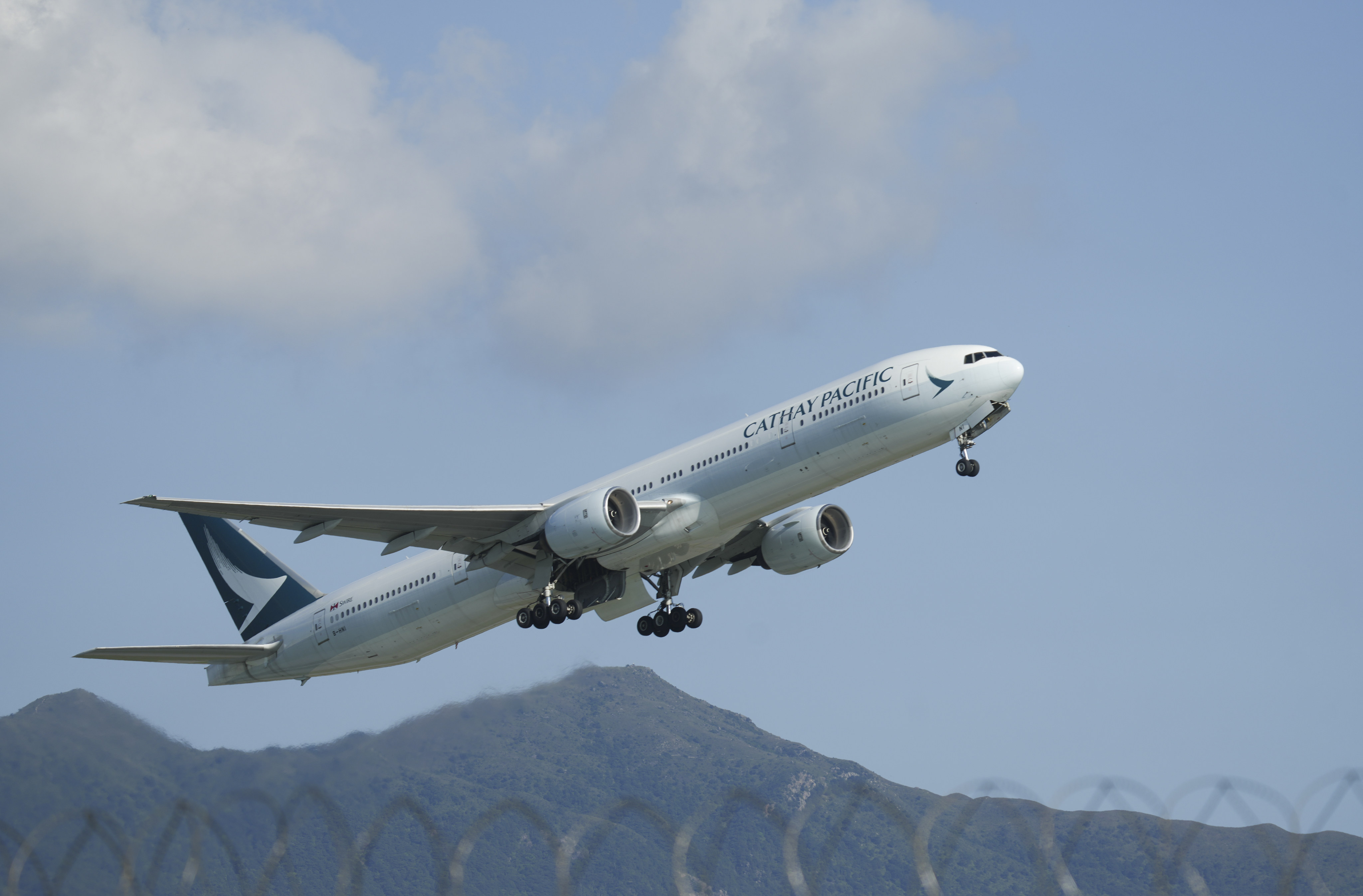 Cathay Pacific expects to achieve consolidated profit for the overall year. Photo: Sam Tsang