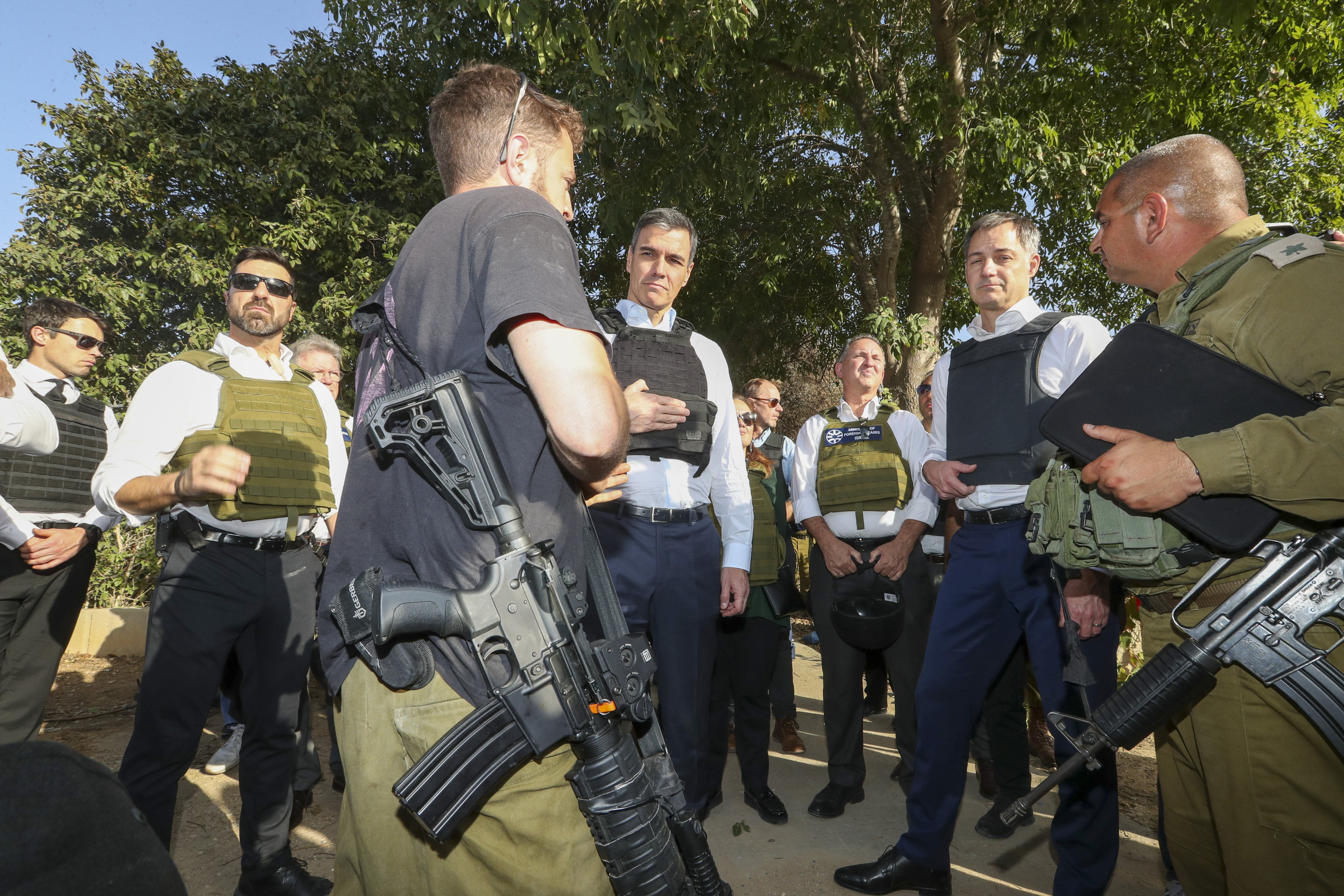 Belgian Prime Minister Alexander de Croo (second right) and Spain’s Pedro Sanchez (fourth left) visit the attacked kibbutz of Beeri a J’lem in Israel on November 23. Photo: Belga/Europa Press/dpa
