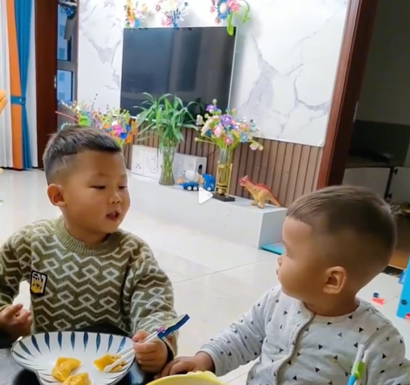Children in China: grandfather bites boy for slow dishwashing, teaching ...
