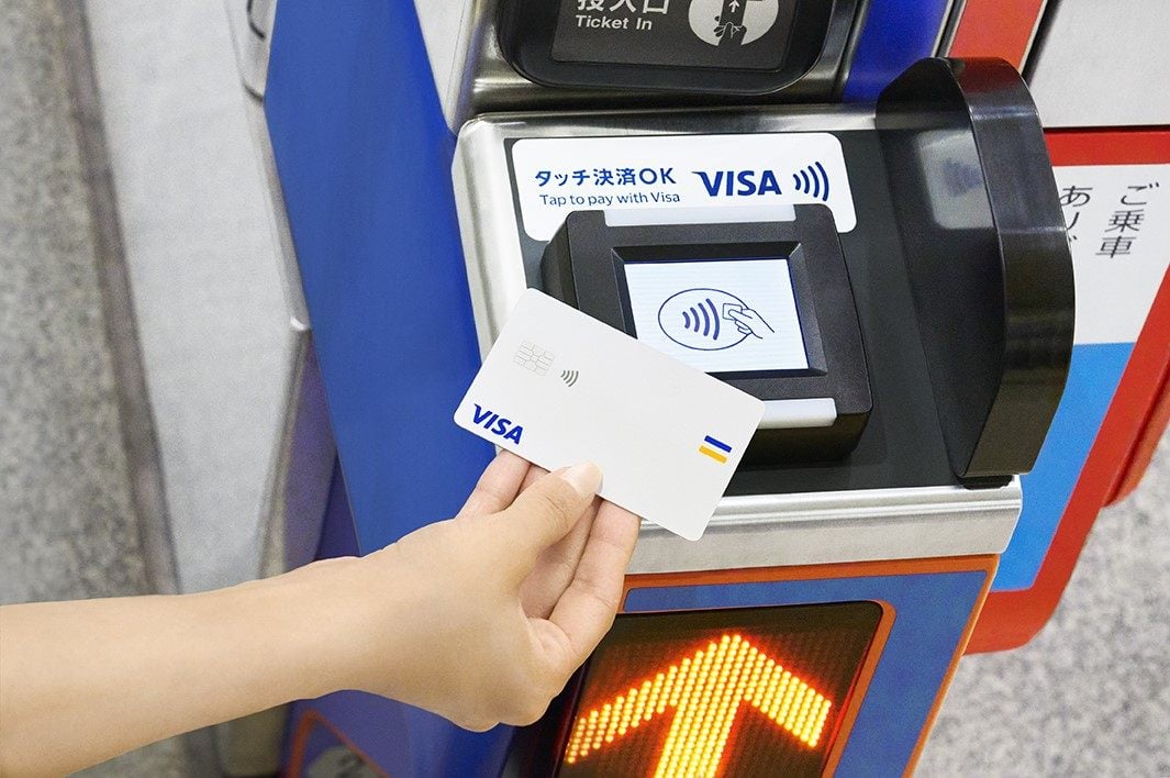 Open-loop contactless payment methods on transit systems are being rolled out in cities around the world to improve efficiency and convenience for passengers. Photo: Visa