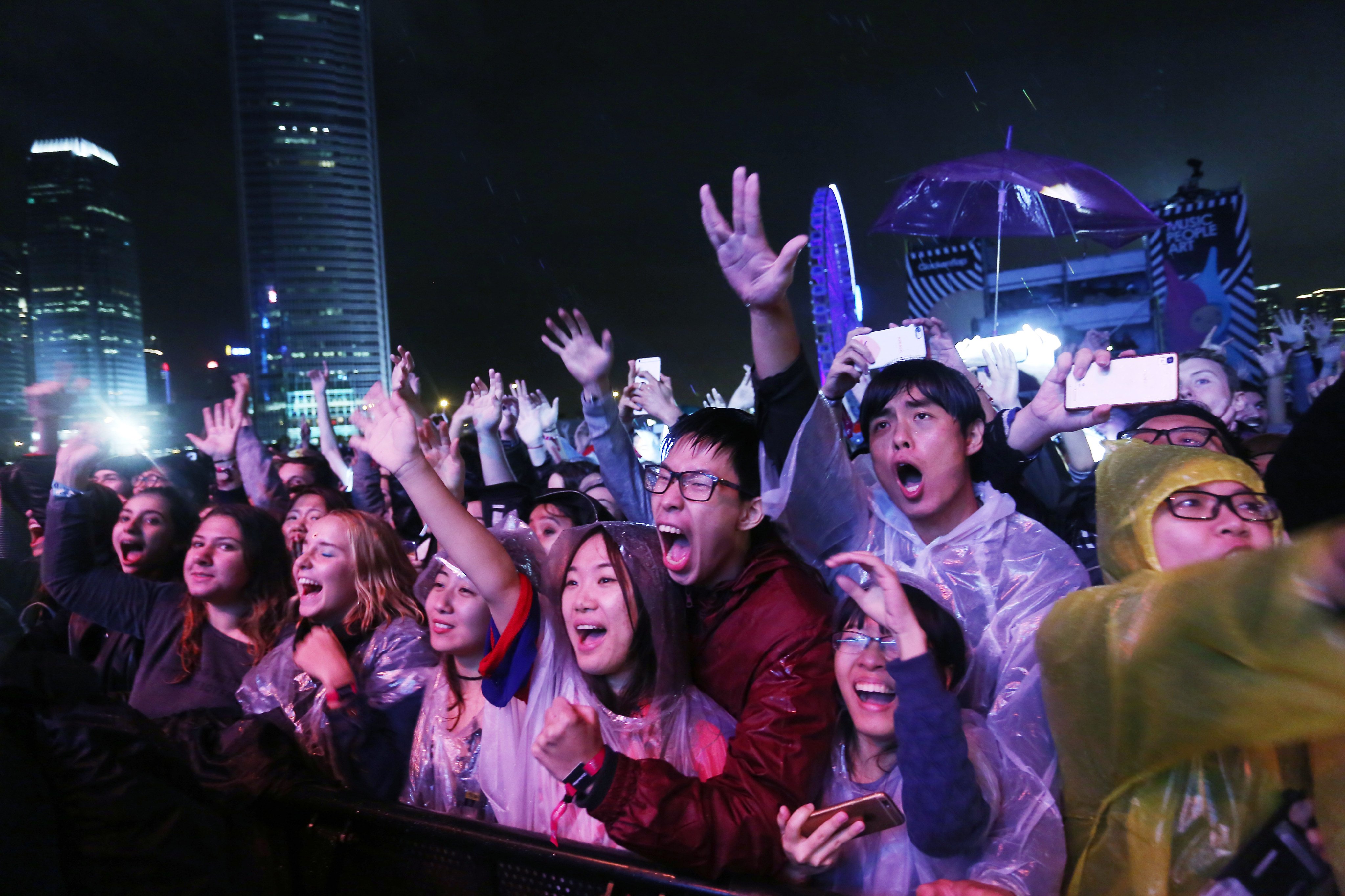 Fans cheer during Clockenflap 2016. Photo: Jonathan Wong
