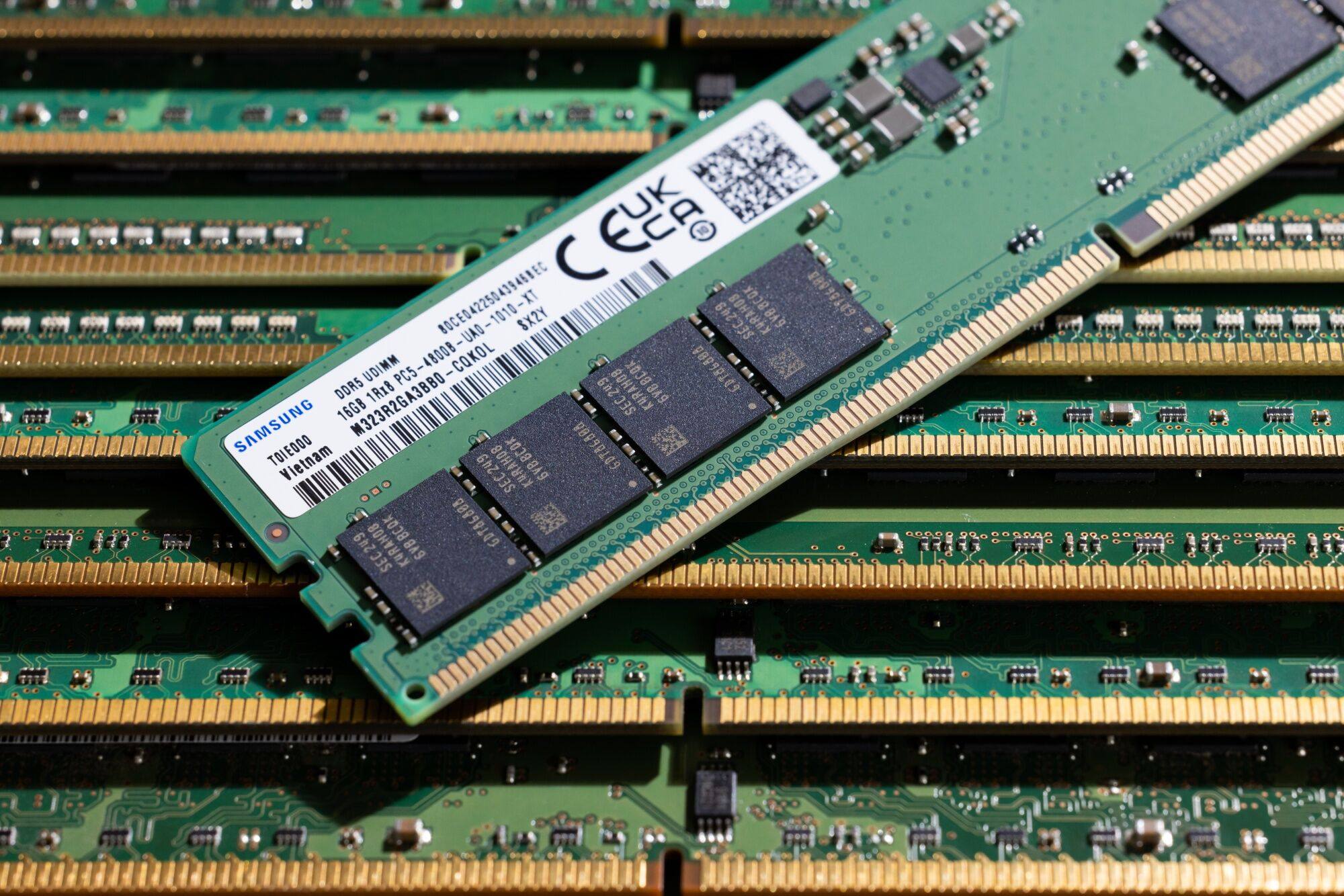 A Samsung 16-Gb Double-Data-Rate (DDR) 5 memory module is seen in this arranged photograph taken in Seoul, South Korea, April 5, 2023. Photo: Bloomberg