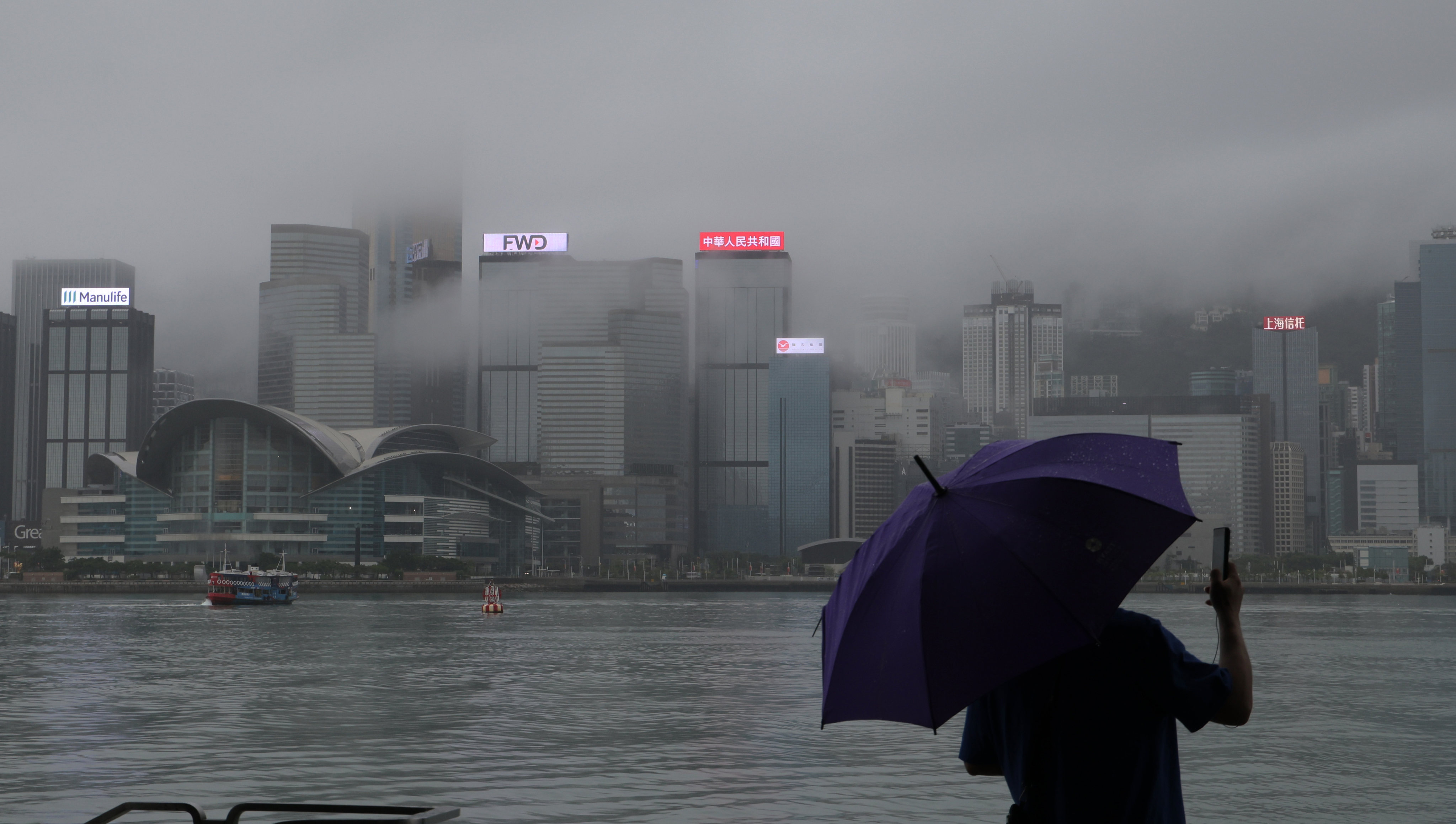 The report said there are barriers to establishing climate targets or realigning capital at the rate required to protect the region from risks such as rising sea levels and extreme weather events. Photo: Jelly Tse