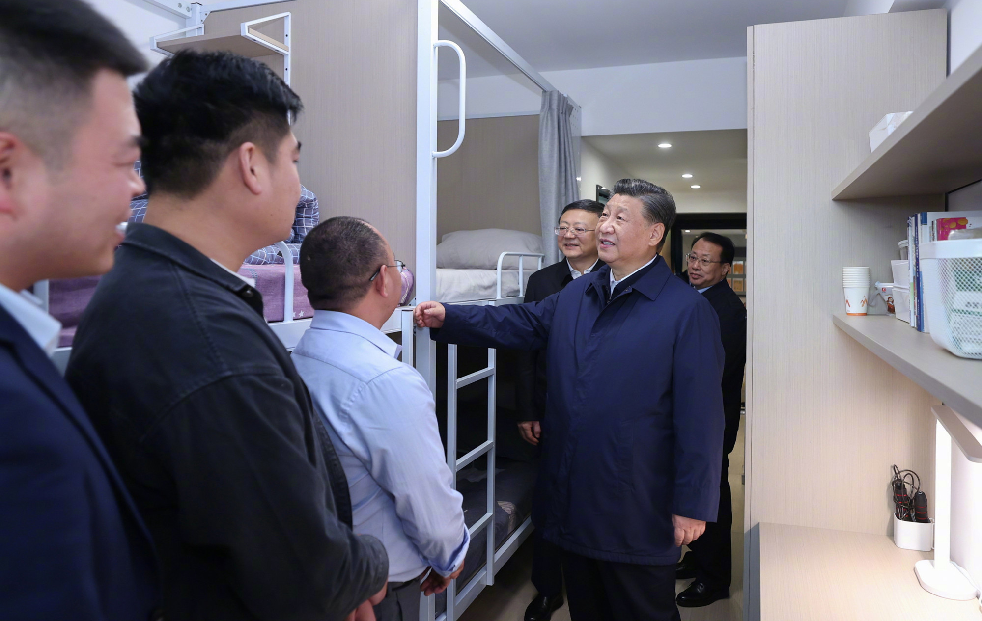 Xi Jinping establece prioridades políticas en su primer viaje a Shanghai desde 2020, mientras el líder chino promueve su agenda