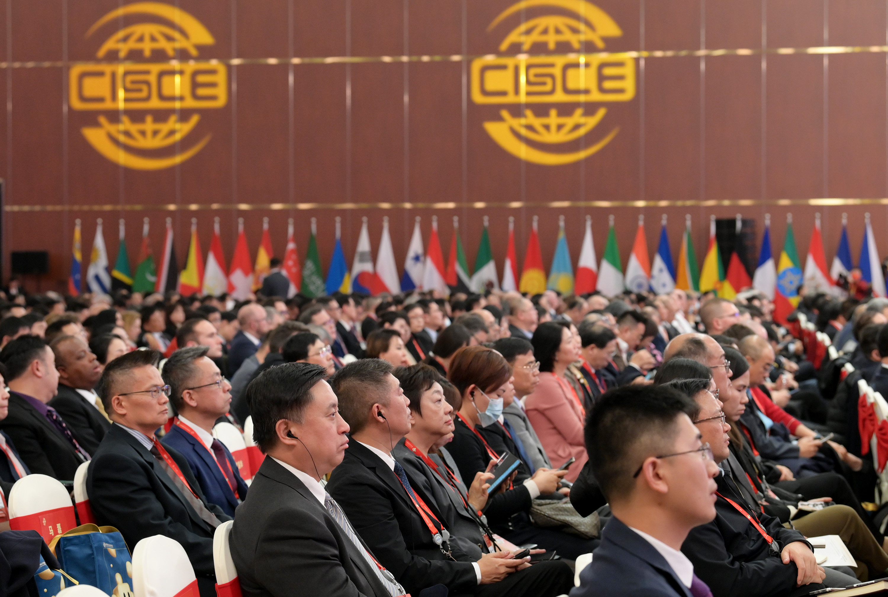 Forum participants at China’s first International Supply Chain Expo emphasised the importance of tech in keeping manufacturing linkages secure. Photo: Xinua