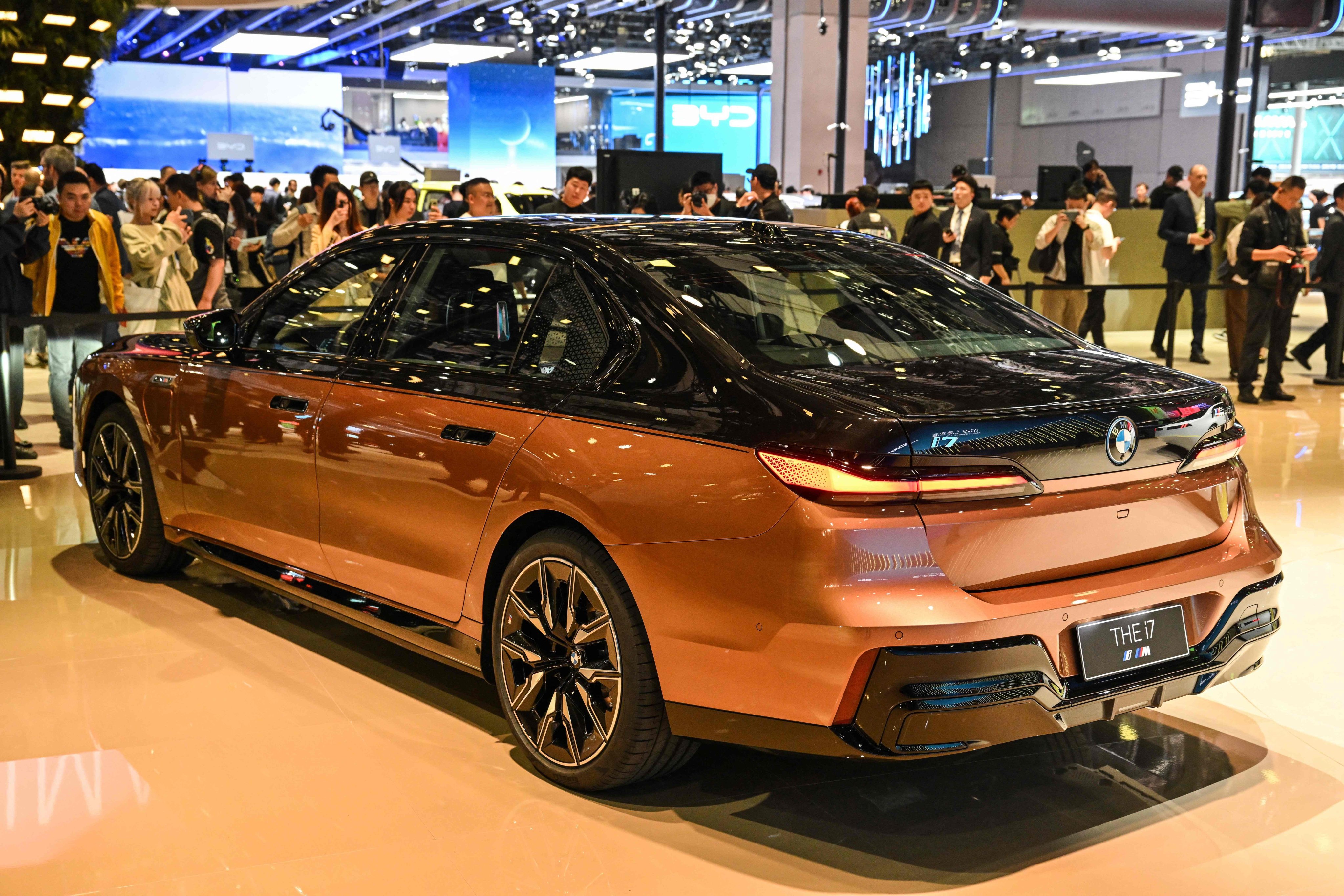 A BMW i7 is displayed during the 20th Shanghai International Automobile Industry Exhibition in this file photo from April. High-end vehicle brands prefer to have their own charging networks to improve car owner experience, an analyst says. Photo: AFP
