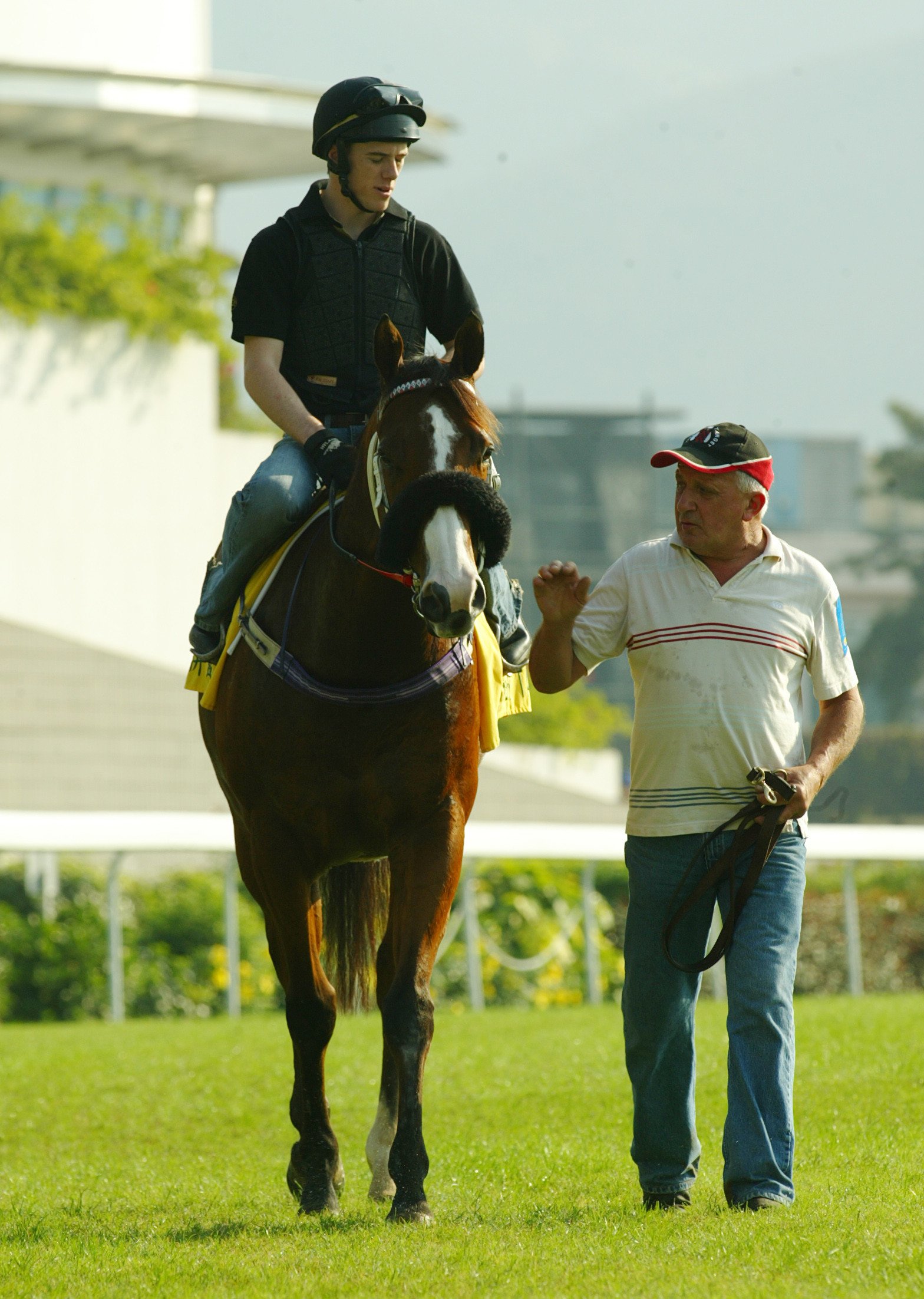 Joe Janiak walks alongside Takeover Target and Jay Ford at Sha Tin two days before the Australian speedster’s scratching from the field for the 2006 Group One Hong Kong Sprint (1,200m) at Sha Tin. Photo: Kenneth Chan