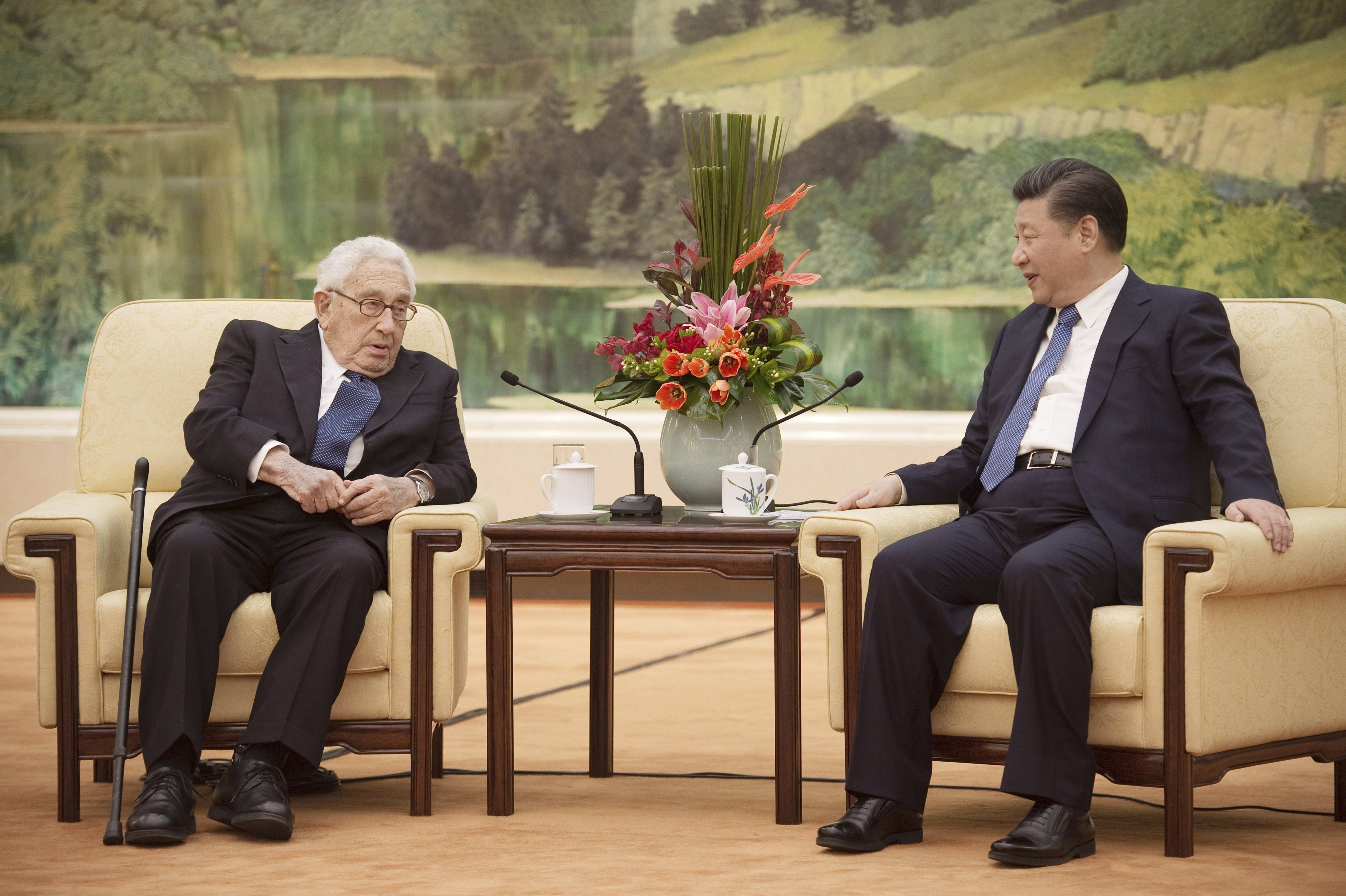 Henry Kissinger speaks with President Xi Jinping at the Great Hall of the People in Beijing, China, in December 2016. Photo: EPA-EFE