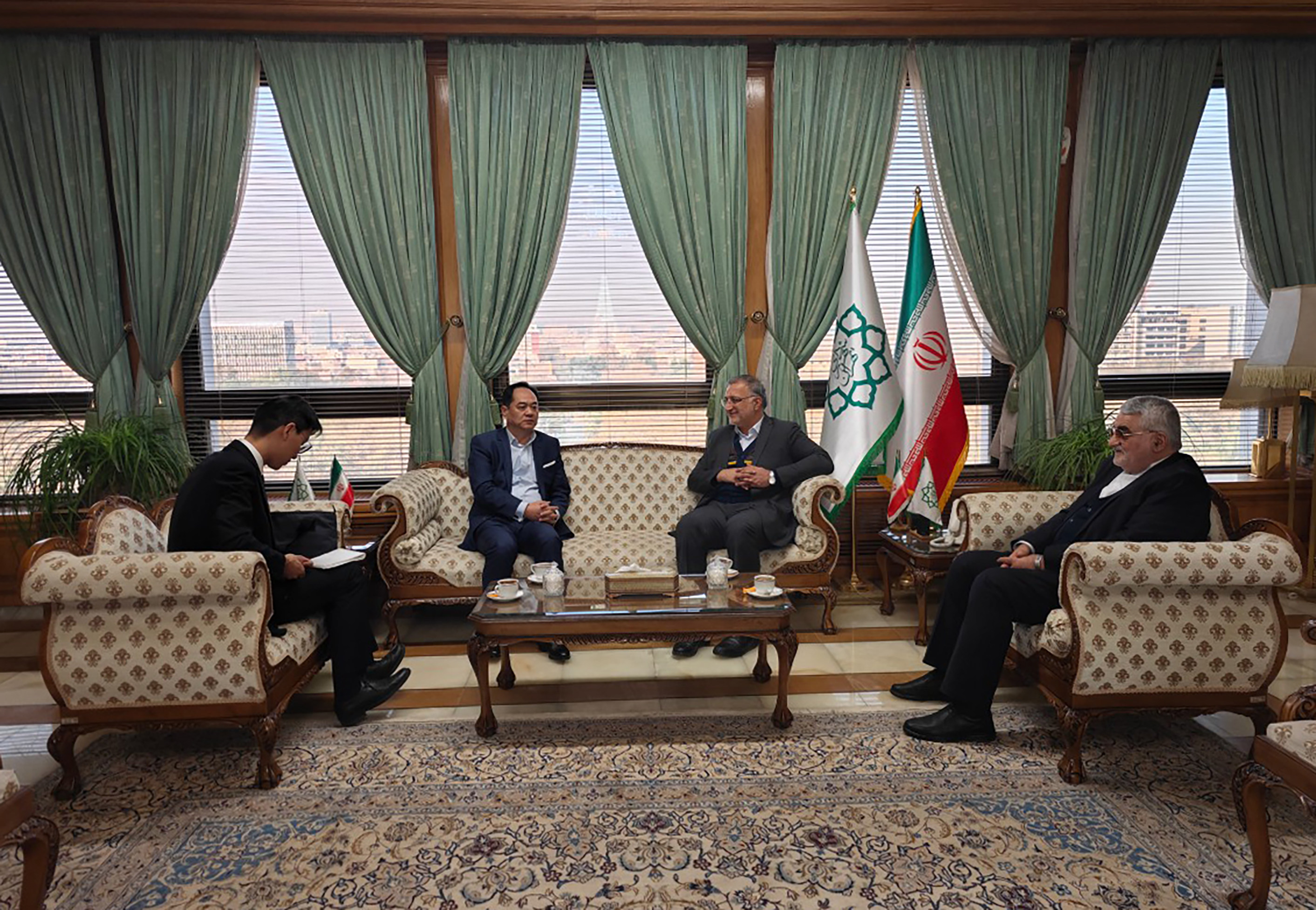 Yang Wanming (second from left), chairman of the Chinese People’s Association for Friendship with Foreign Countries, meets head of the Iran-China Friendship Association Alaeddin Boroujerdi in Iran. Photo: The Chinese People’s Association for Friendship with Foreign Countries