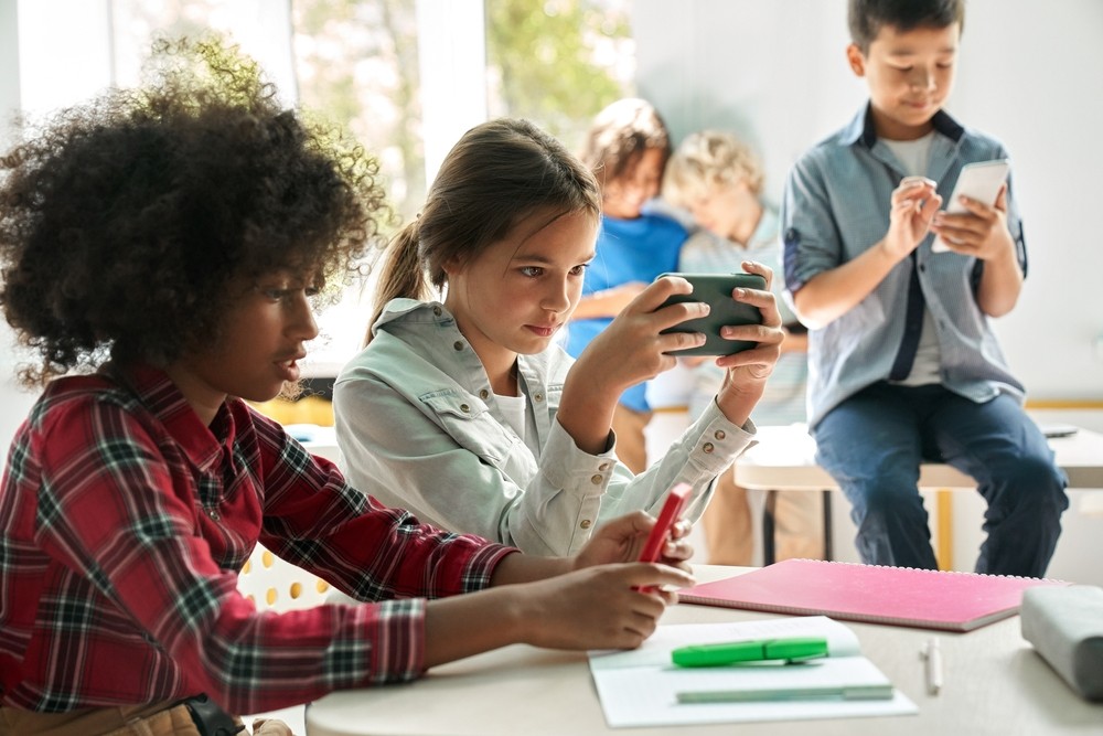 New Zealand Prime Minister Christopher Luxon declared he would ban mobile phones at schools within his first 100 days in office. Photo: Shutterstock