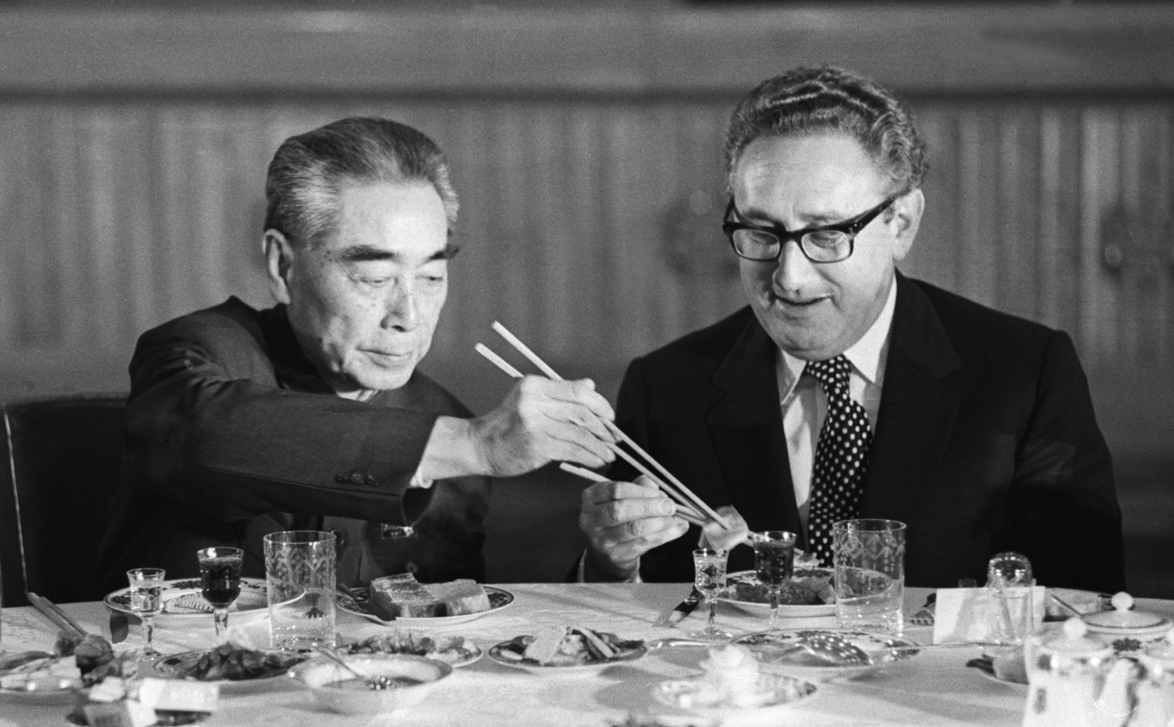 US secretary of state Henry Kissinger (right) accepts food from Chinese premier Zhou Enlai during a state banquet in the Great Hall of the People in Beijing in 1973. Photo: Bettmann