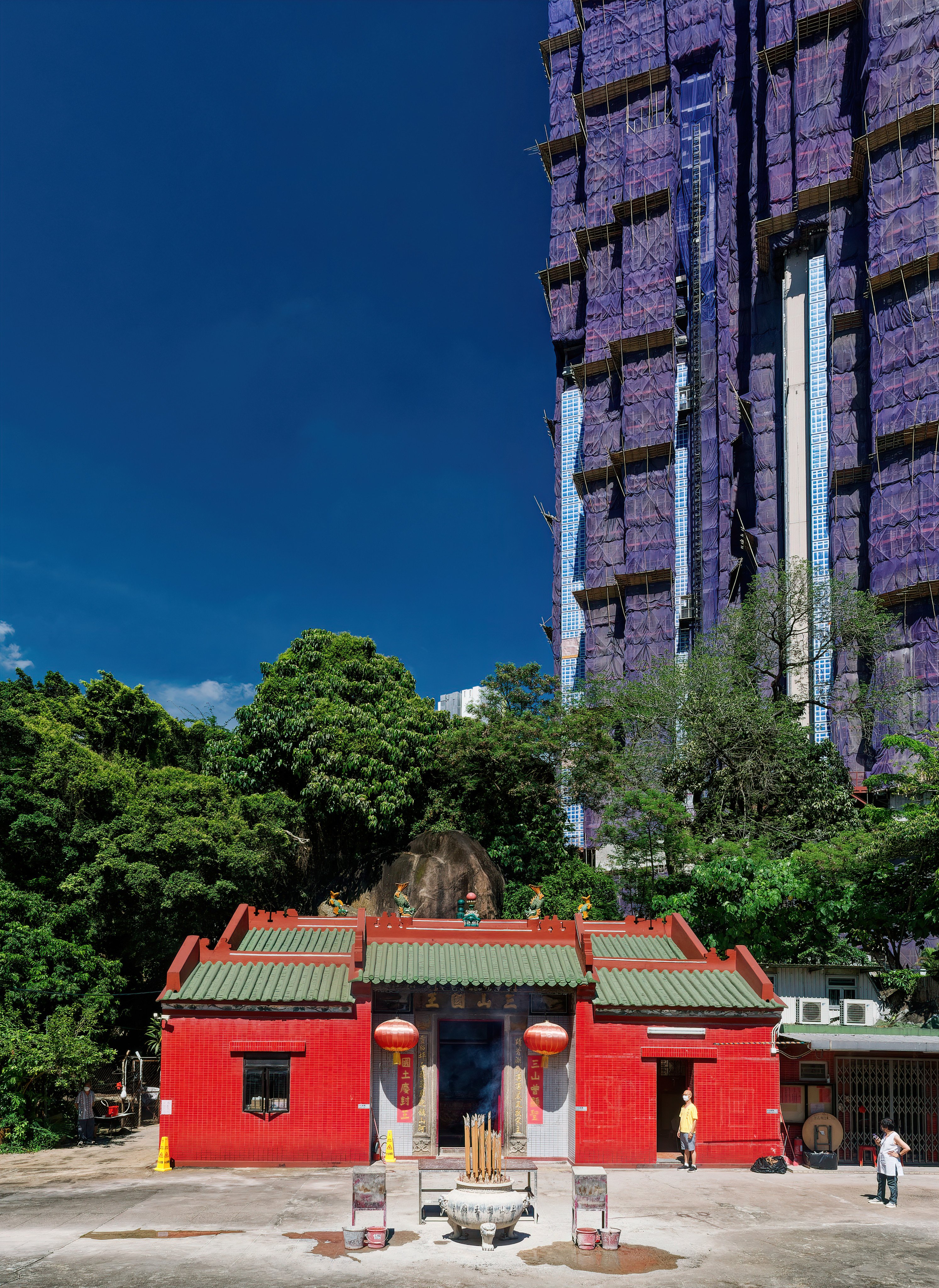 Sam Shan Kwok Wong Temple with Kai Tak Mansion construction beyond at Ngau Chi Wan Village, Kowloon. Photo: Martin Williams