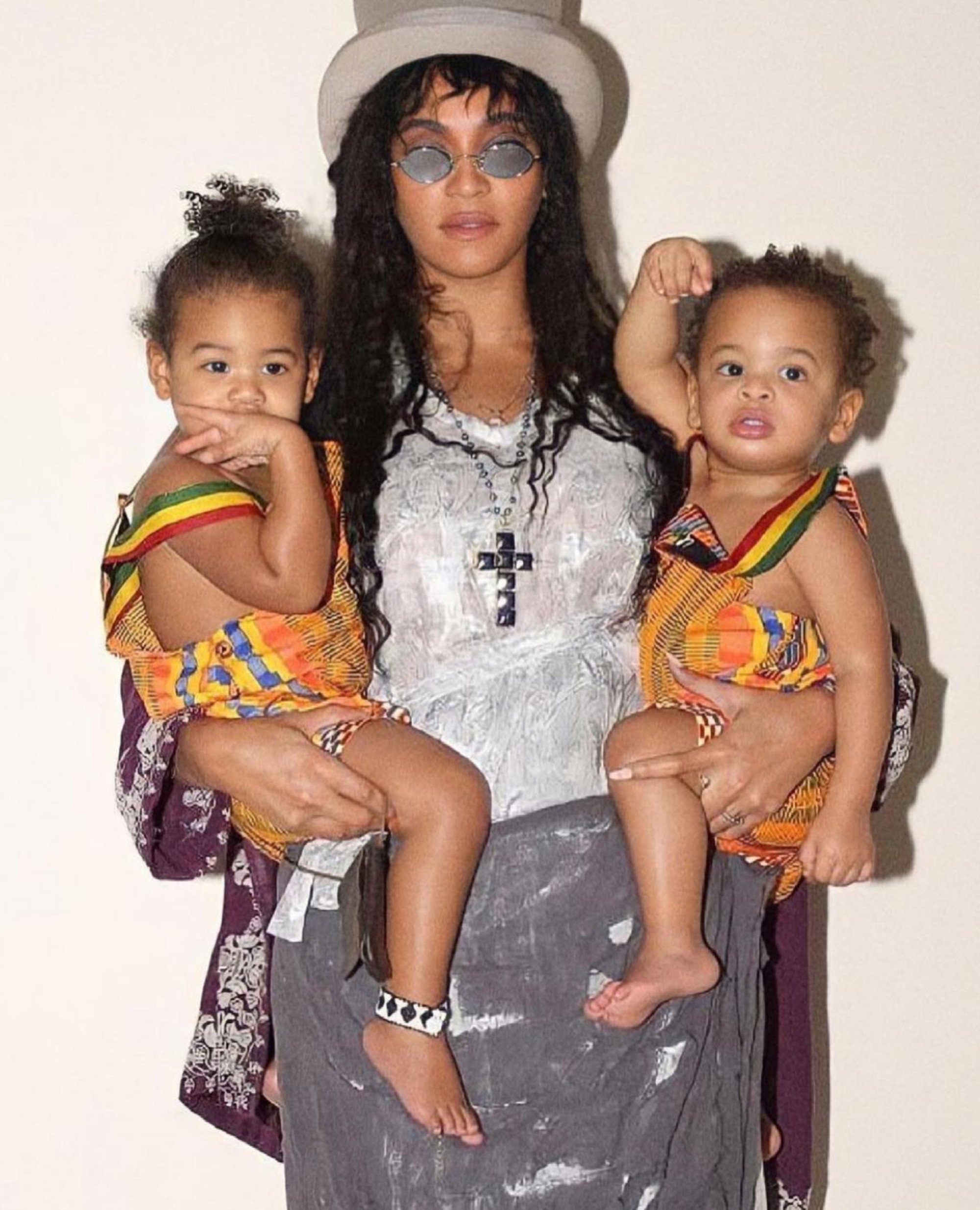 8 Of Beyonc S Cutest Matching Fashion Moments With Twins Rumi And Sir   4b9270fc Cc21 4f8b 8f62 Ba884878f1ea F67022e4 