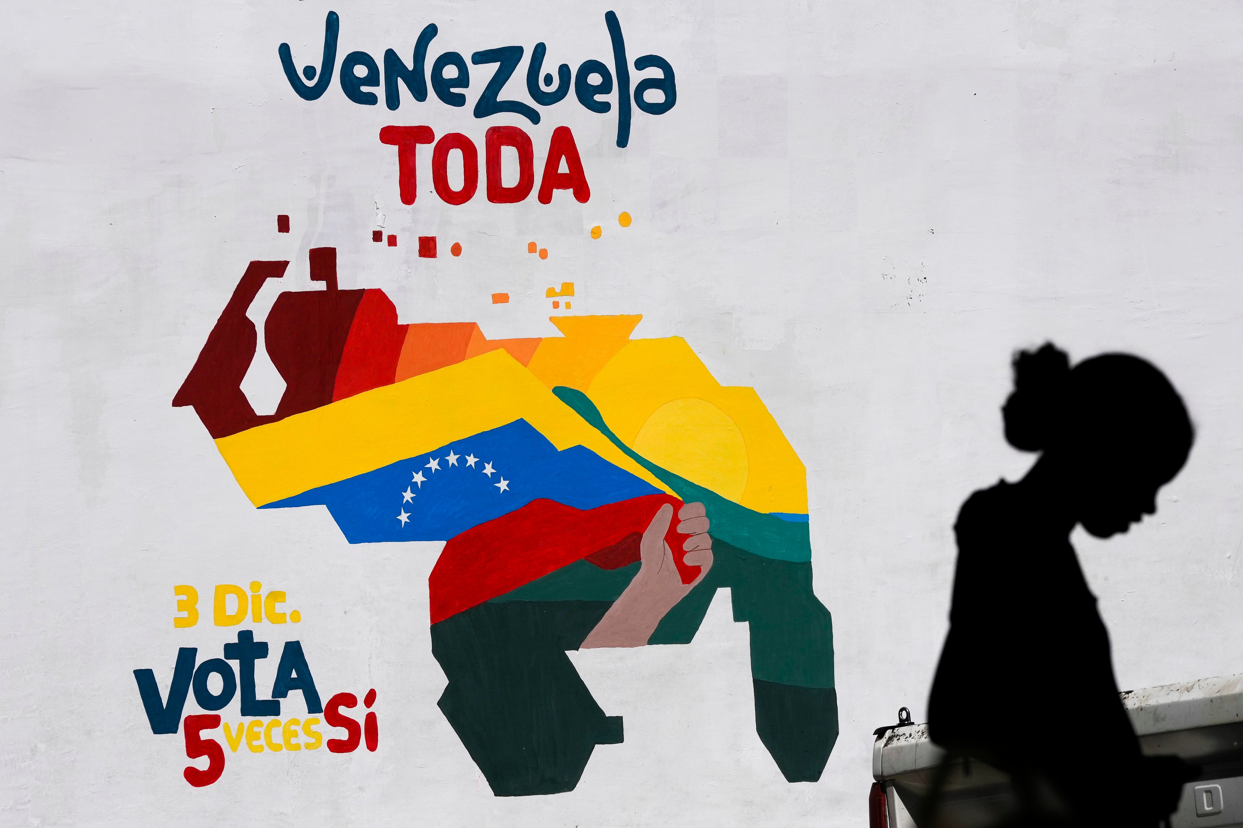 A mural of the Venezuelan map with the Essequibo territory included, in Caracas, Venezuela. Photo: AP
