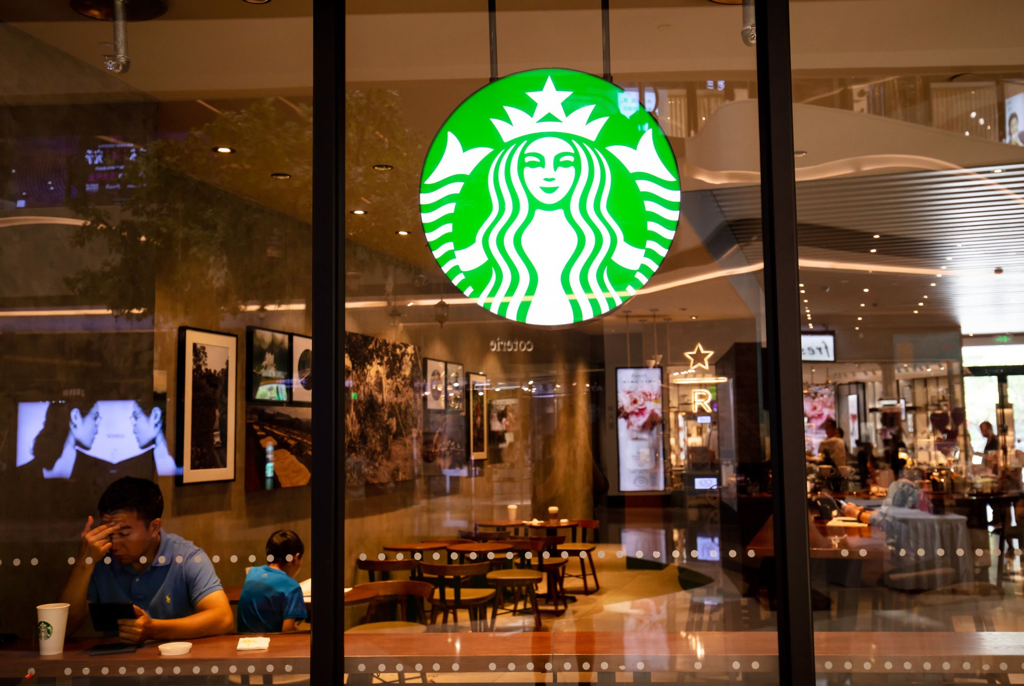 The customer who filmed the Starbucks incident said the delivery worker maintained his cool throughout. Photo: Shutterstock