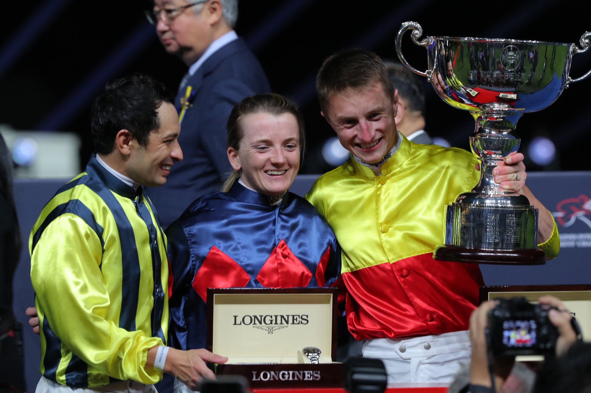 Tom Marquand (right) enjoys his 2022 International Jockeys’ Championship win with his wife, Hollie Doyle (centre).