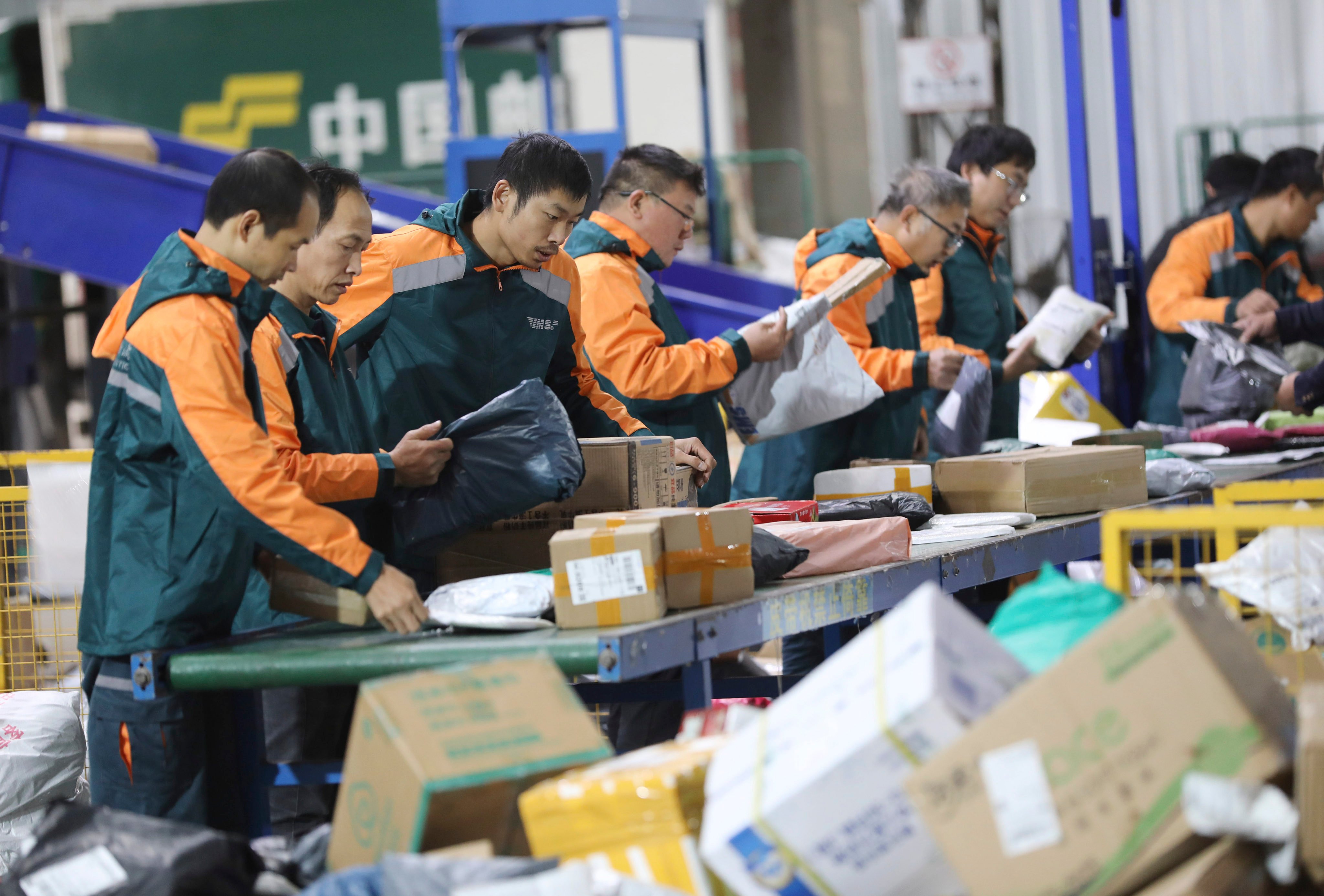 Staff members handle parcels at an express mail distribution center of China Post Group in Daoxian County, central China’s Hunan Province, on November 12, 2023. Photo: Xinhua