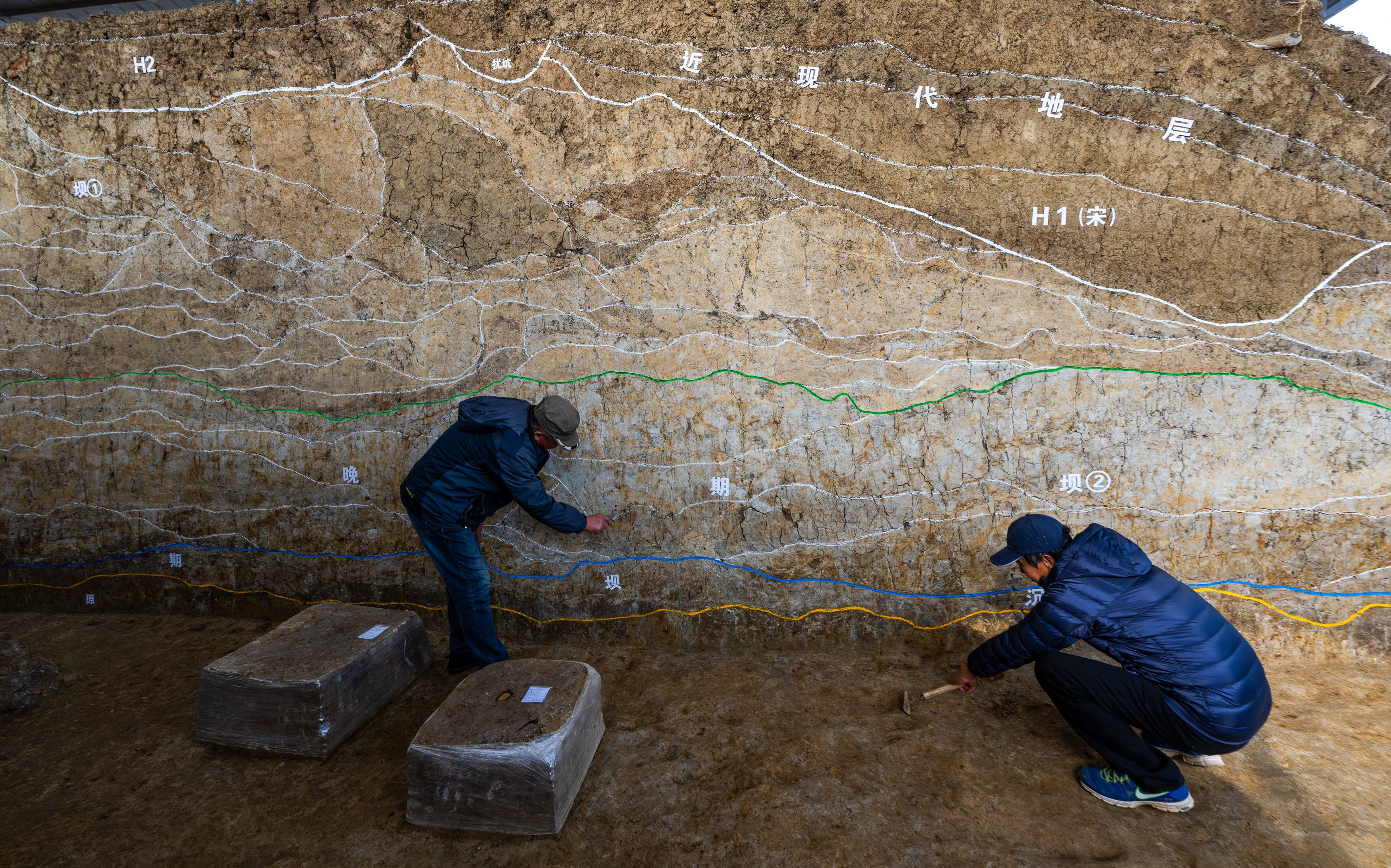 Archeologists at the relics site of the Xiongjialing Dam in Jingmen, Hubei province. The ancient dam was built around 5,100 years ago. Photo: Xinhua