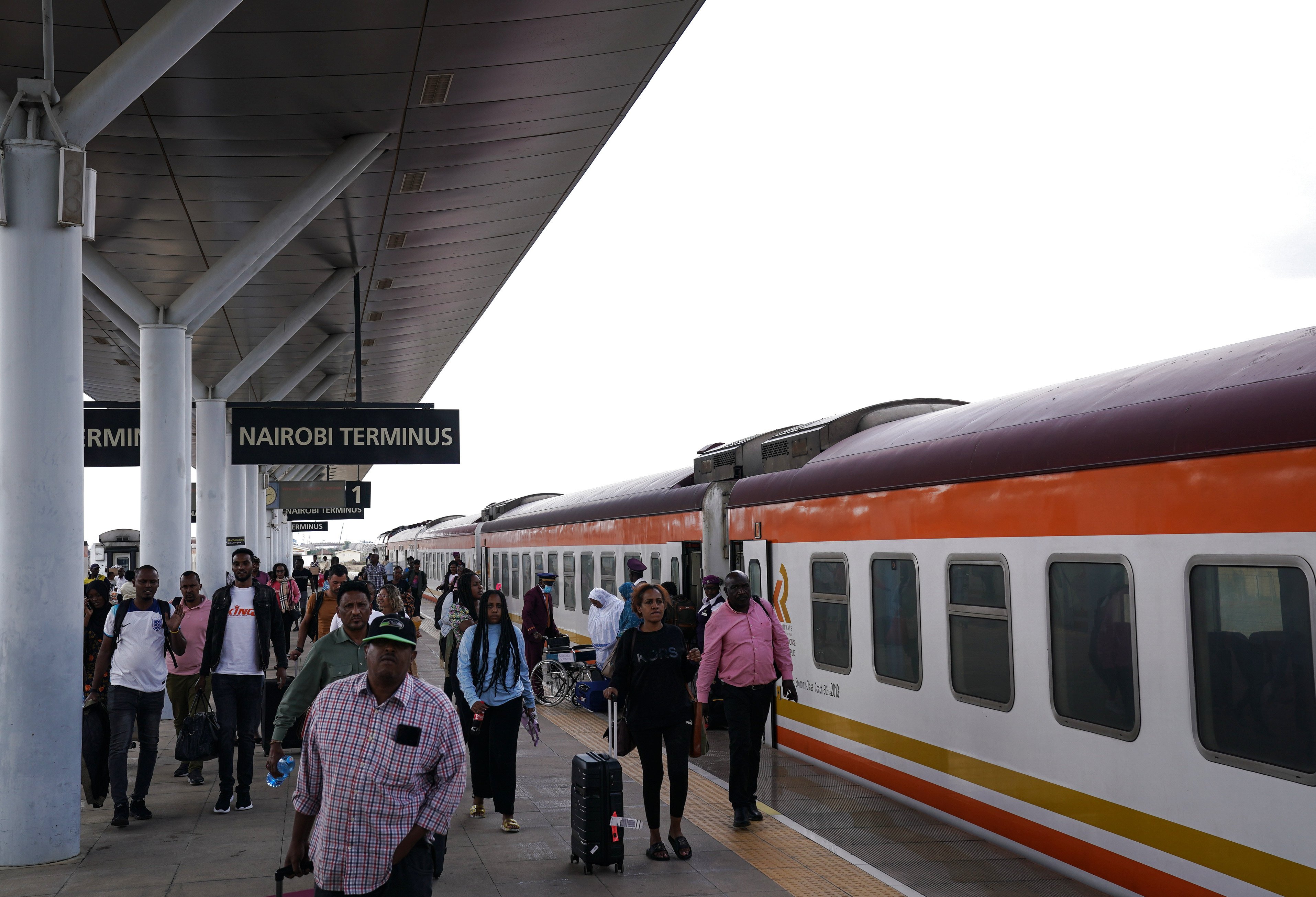 Passengers get off a train from Mombasa at the Nairobi Terminus of the China-built Mombasa-Nairobi standard gauge railway in Kenya on September 20. Photo: Xinhua