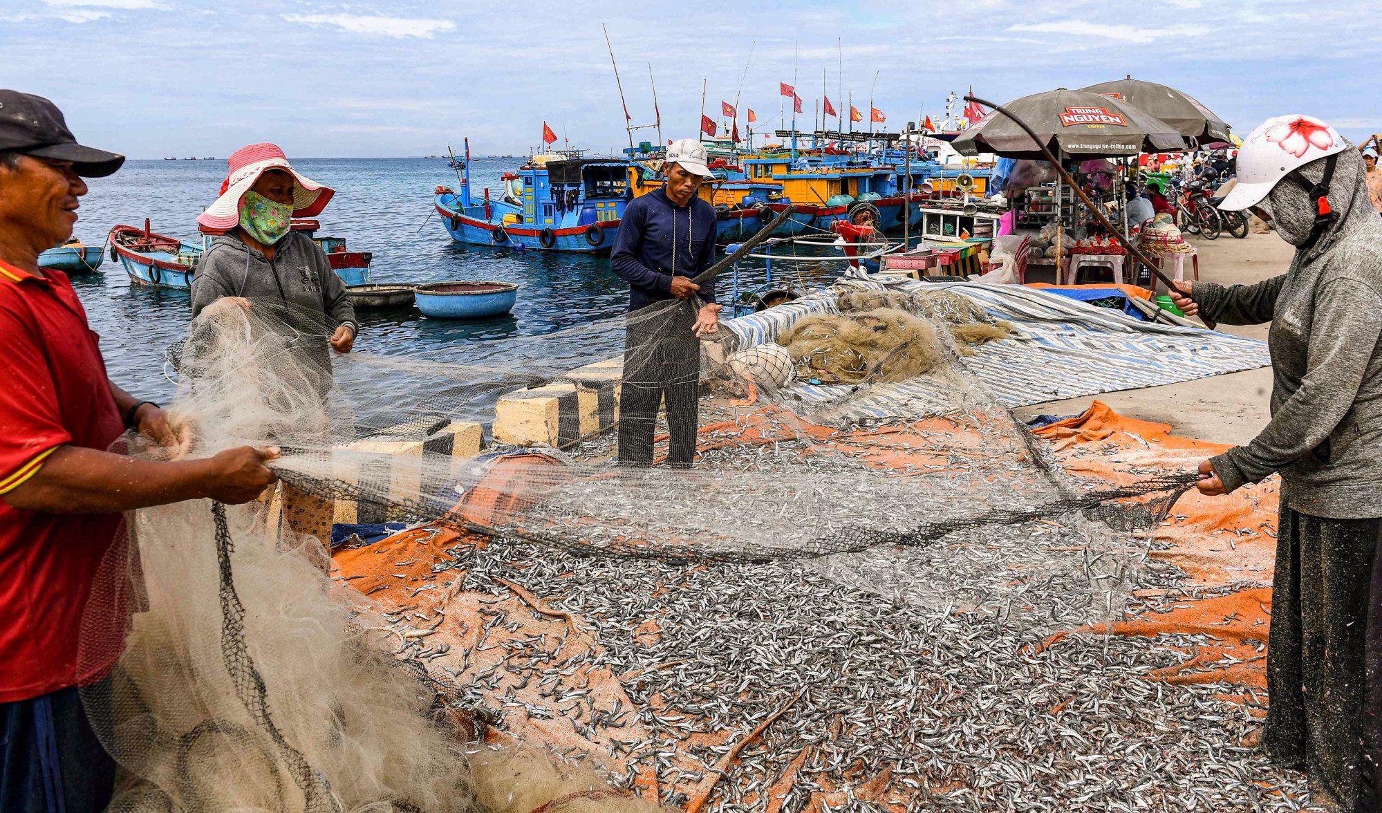 Fishing Baskets at China Beach, Men fish in the early morni…