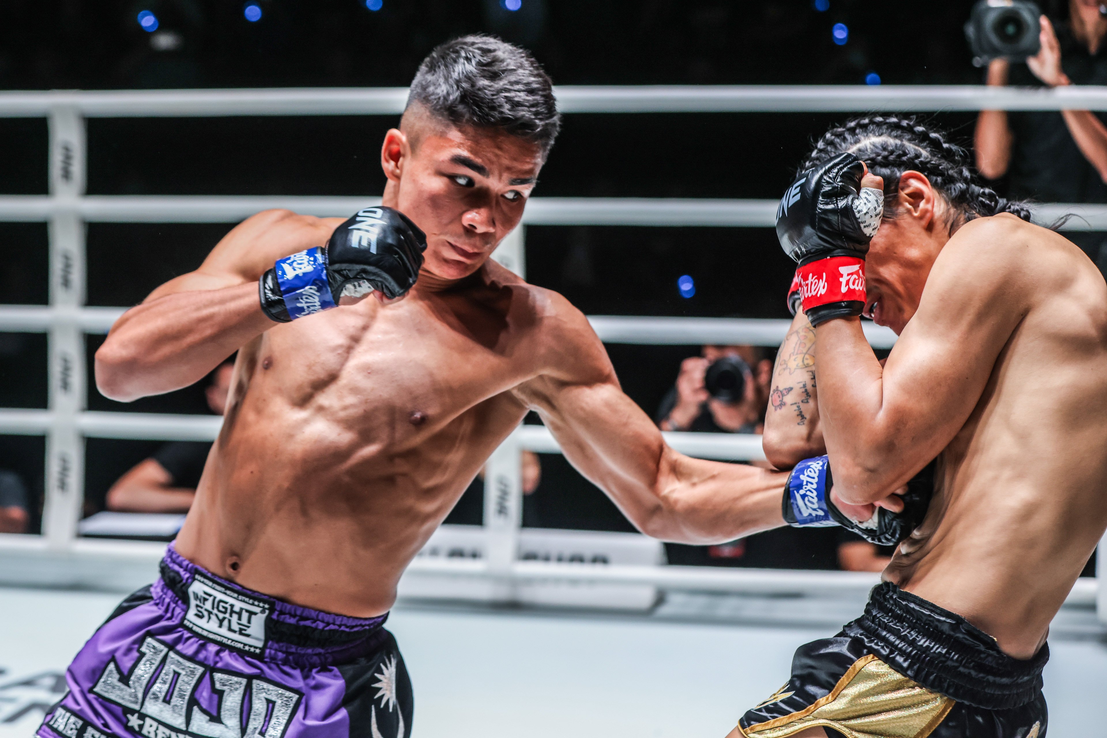 Muay Thai Fighting Styles and Becoming a Complete Fighter 