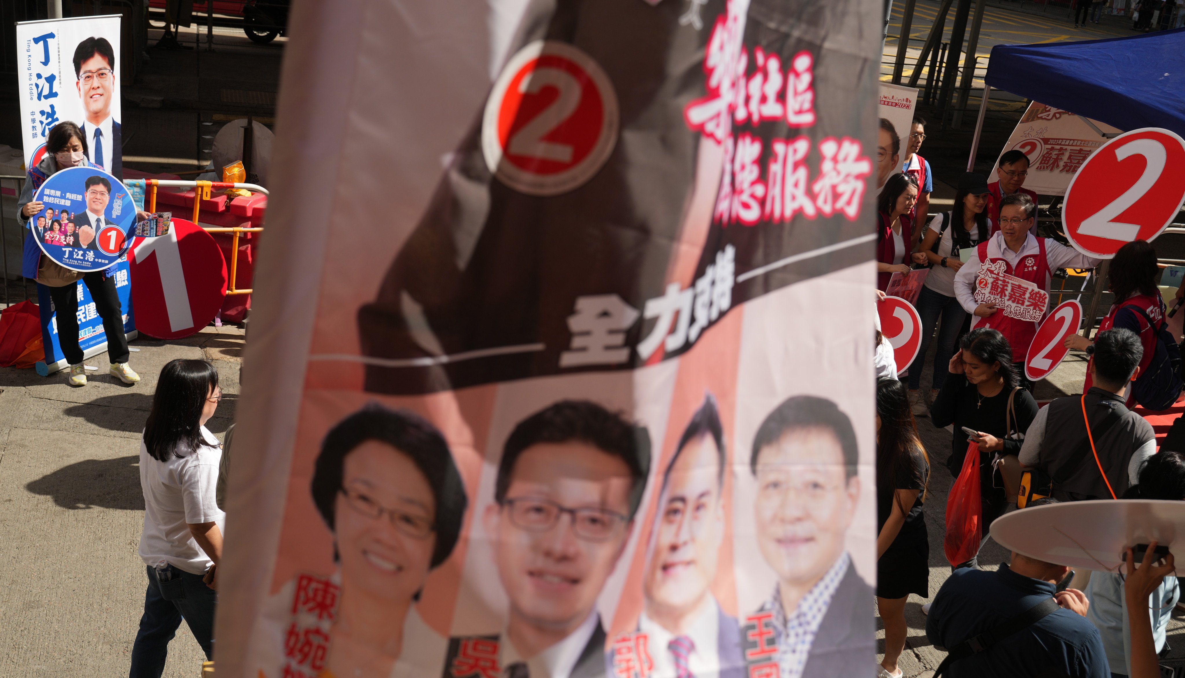 Data shows that 1,193,193 people – or 27.54 per cent of registered electors – voted on Sunday. Photo: Sam Tsang