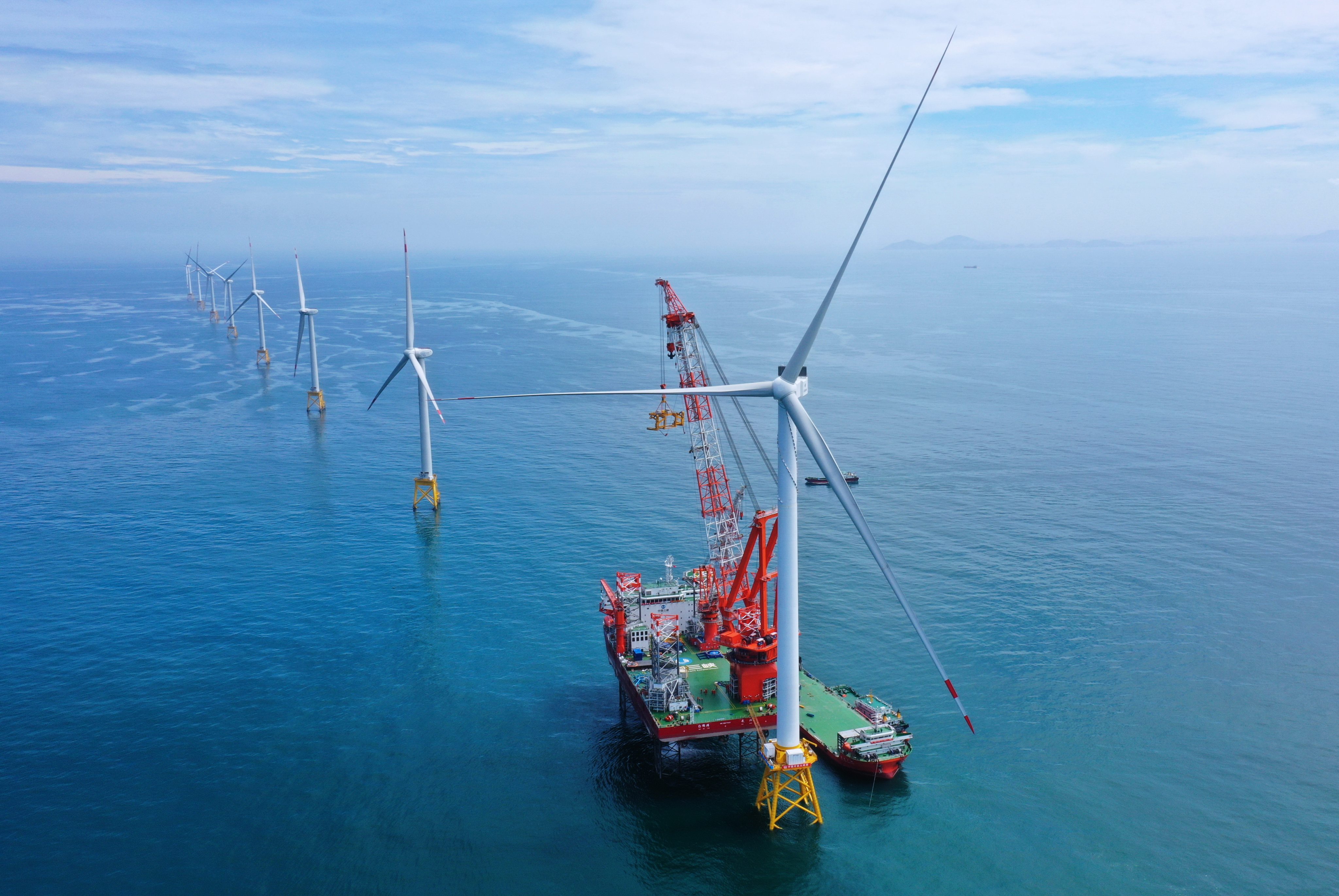 An aerial photo taken on June 28, 2023 shows a 16-megawatt wind turbine installed at the Fujian offshore wind farm operated by the China Three Gorges Corporation off the coast of southeast China’s Fujian Province. Photo: Xinhua