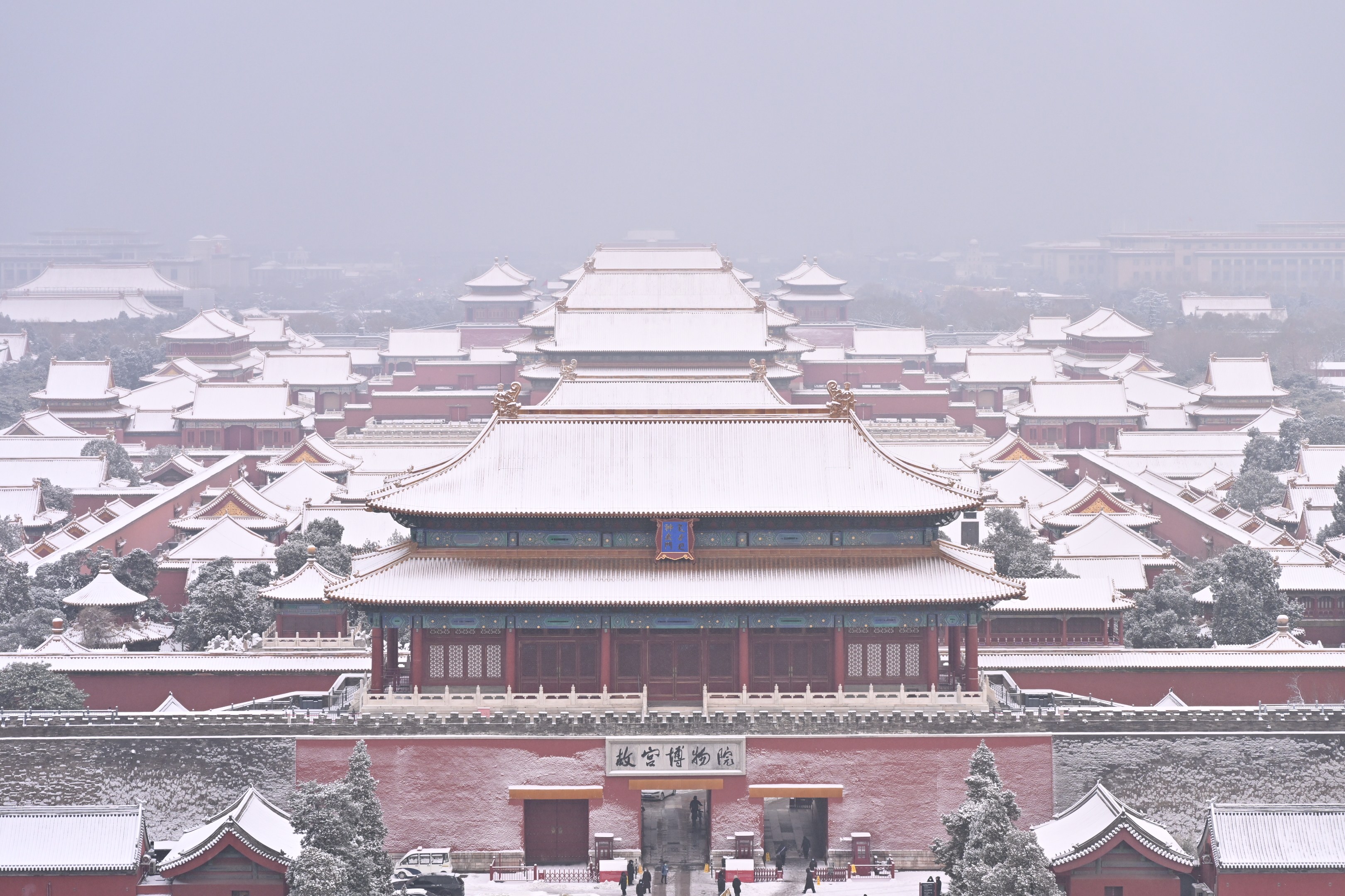 Snow blankets Palace Museum in Beijing on Monday. Photo: Xinhua