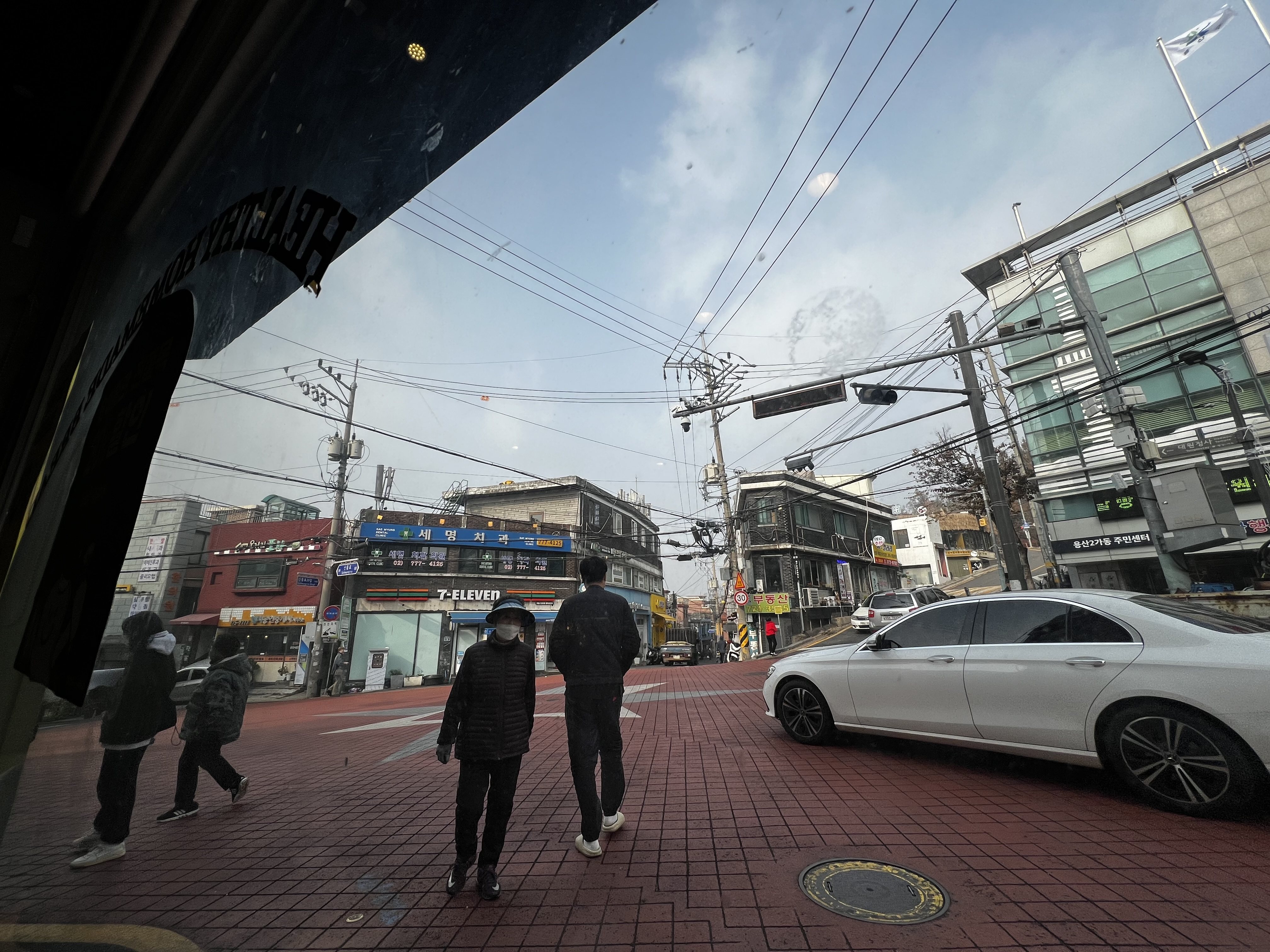 A five-way intersection in Haebangchon, one of Seoul’s last “moon villages”, sees the roads that go up and down Namsan mountain and through Haebangchon meet. ​​There are no traffic lights for cars or pedestrians, but somehow it works. Photo: Erika Na