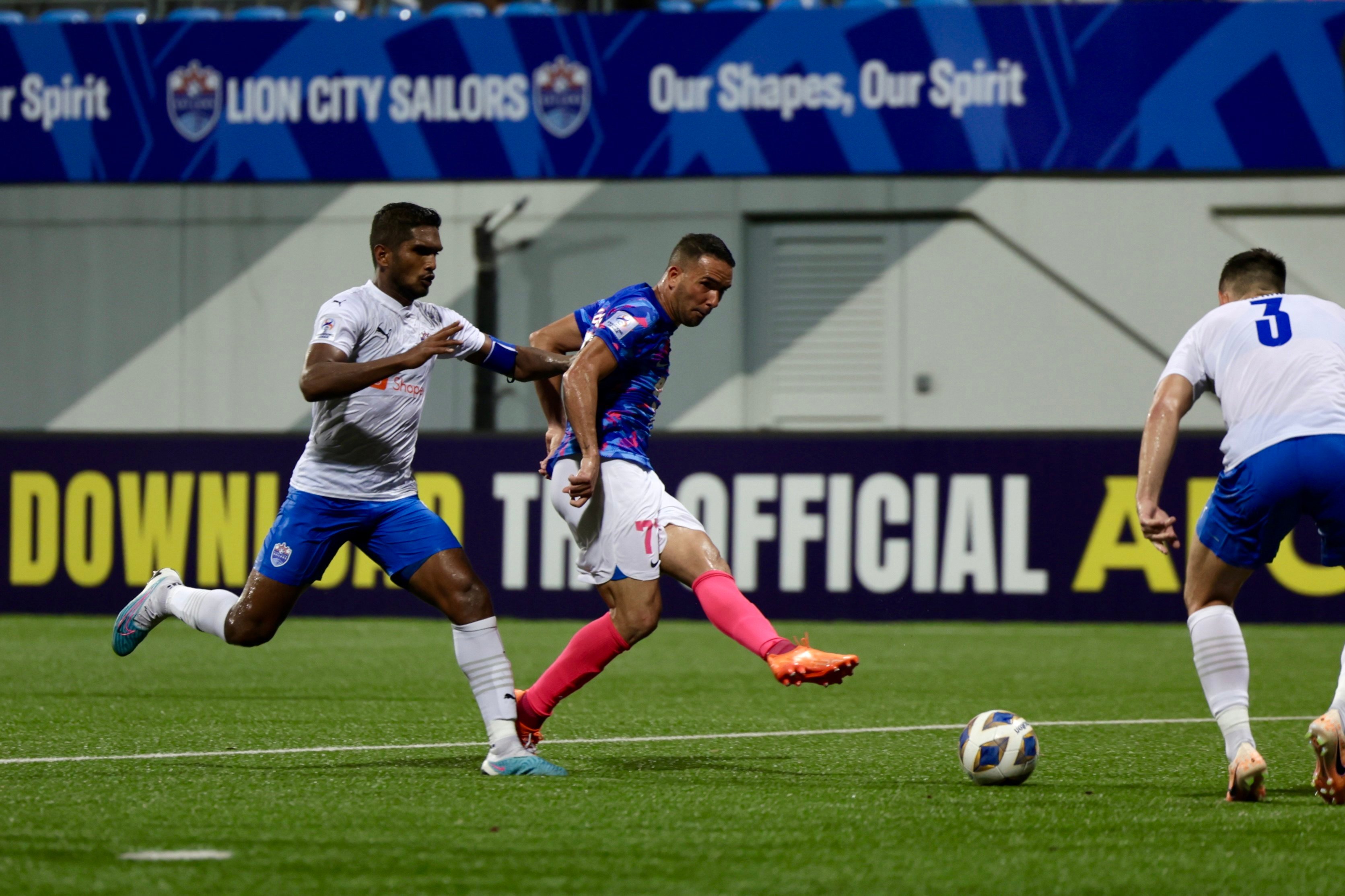 Fernando (centre) scores Kitchee’s second goal in their 2-0 win over Lion City Sailors. Photo: Kitchee