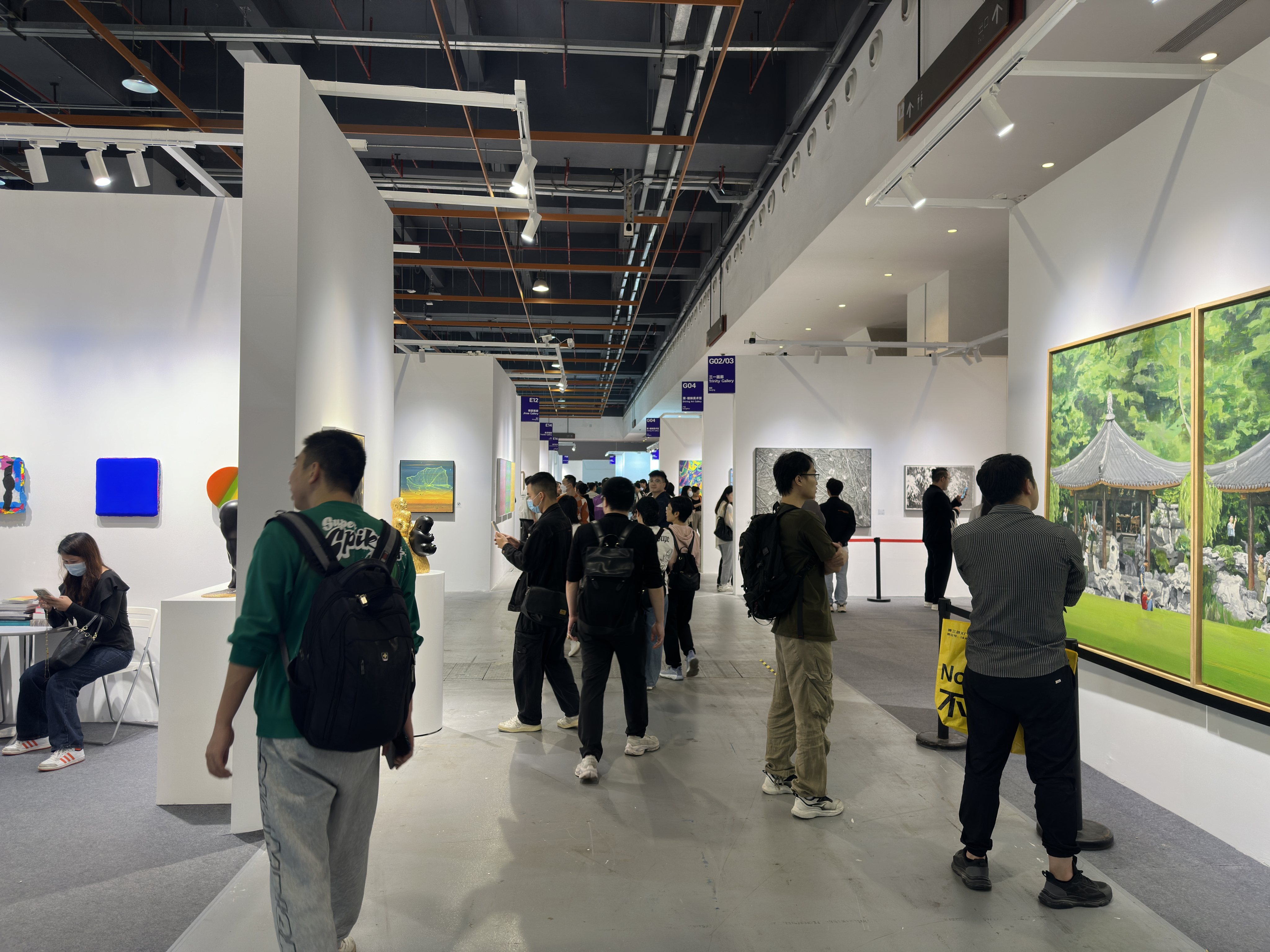 The first in-person staging of the Moordn Art Fair in Guangzhou, from December 8-11, was well attended, but the slow sales there suggest the market for contemporary art in the Chinese city is still developing. Photo: Cheung Hon-hang