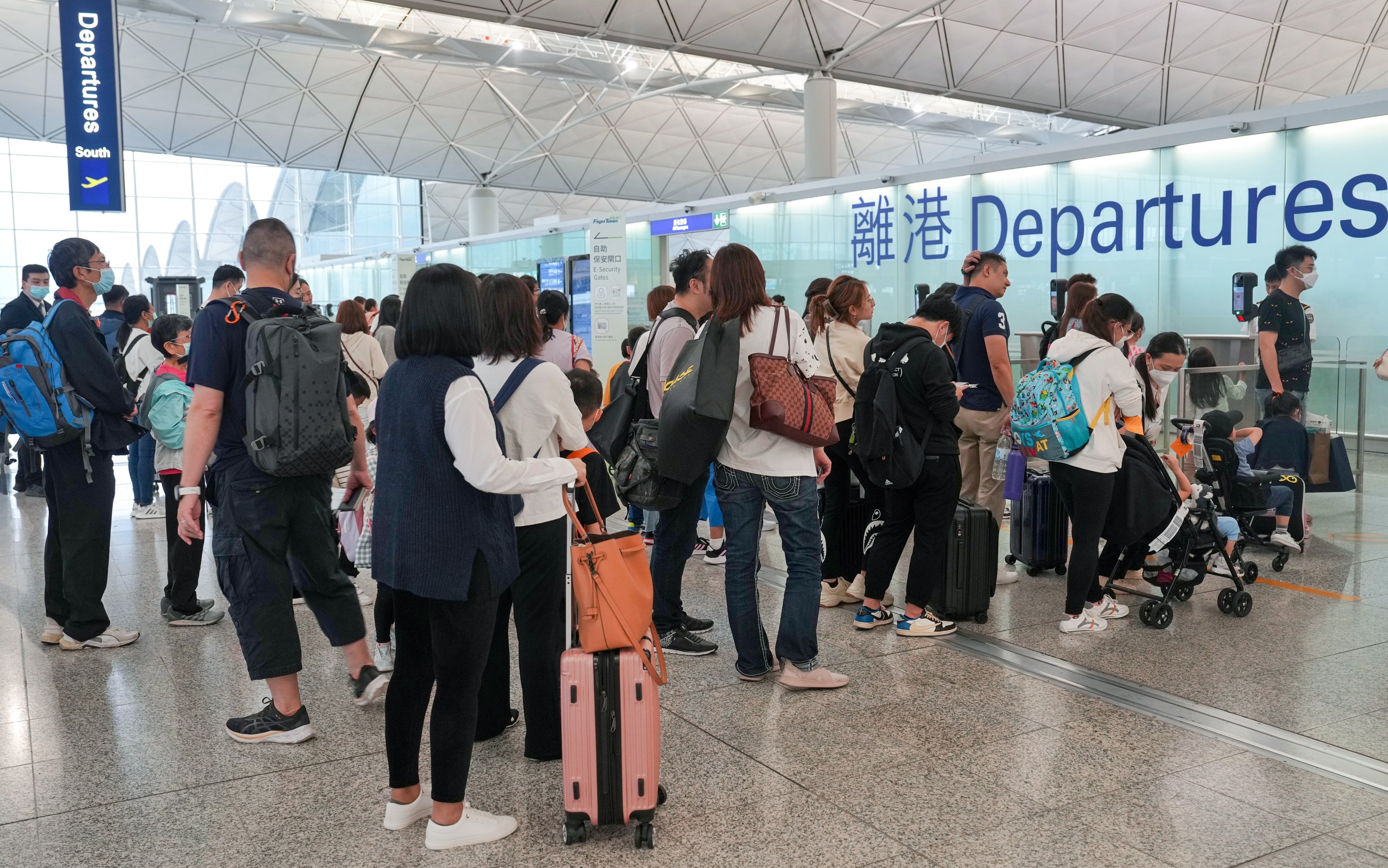 More Hongkongers are likely to emigrate overseas or move to mainland China compared with a year ago, according to a university poll. Photo: Elson Li