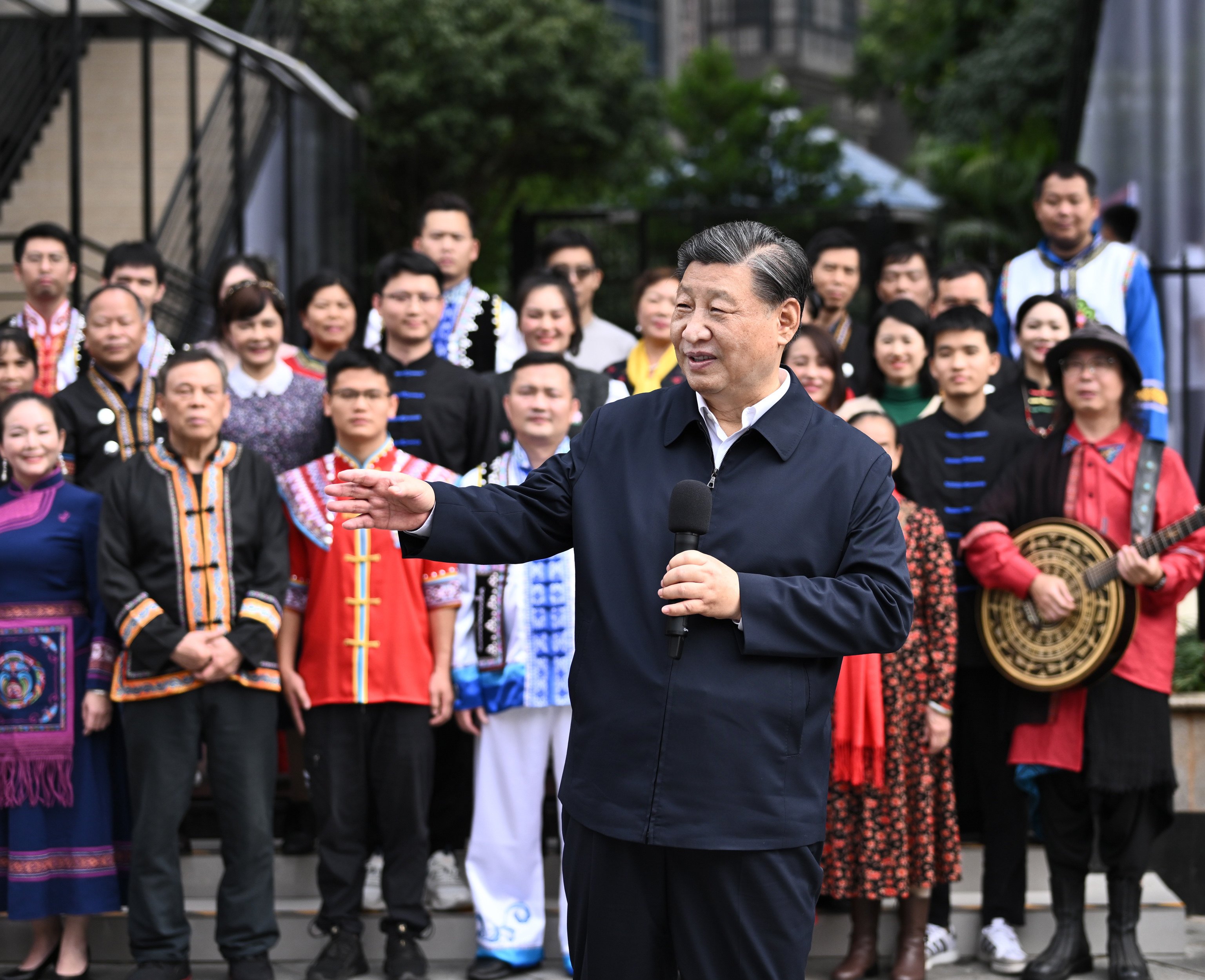 Chinese President Xi Jinping addresses residents at the Panlong community in Nanning, Guangxi Zhuang autonomous region, on Thursday. Photo: Xinhua
