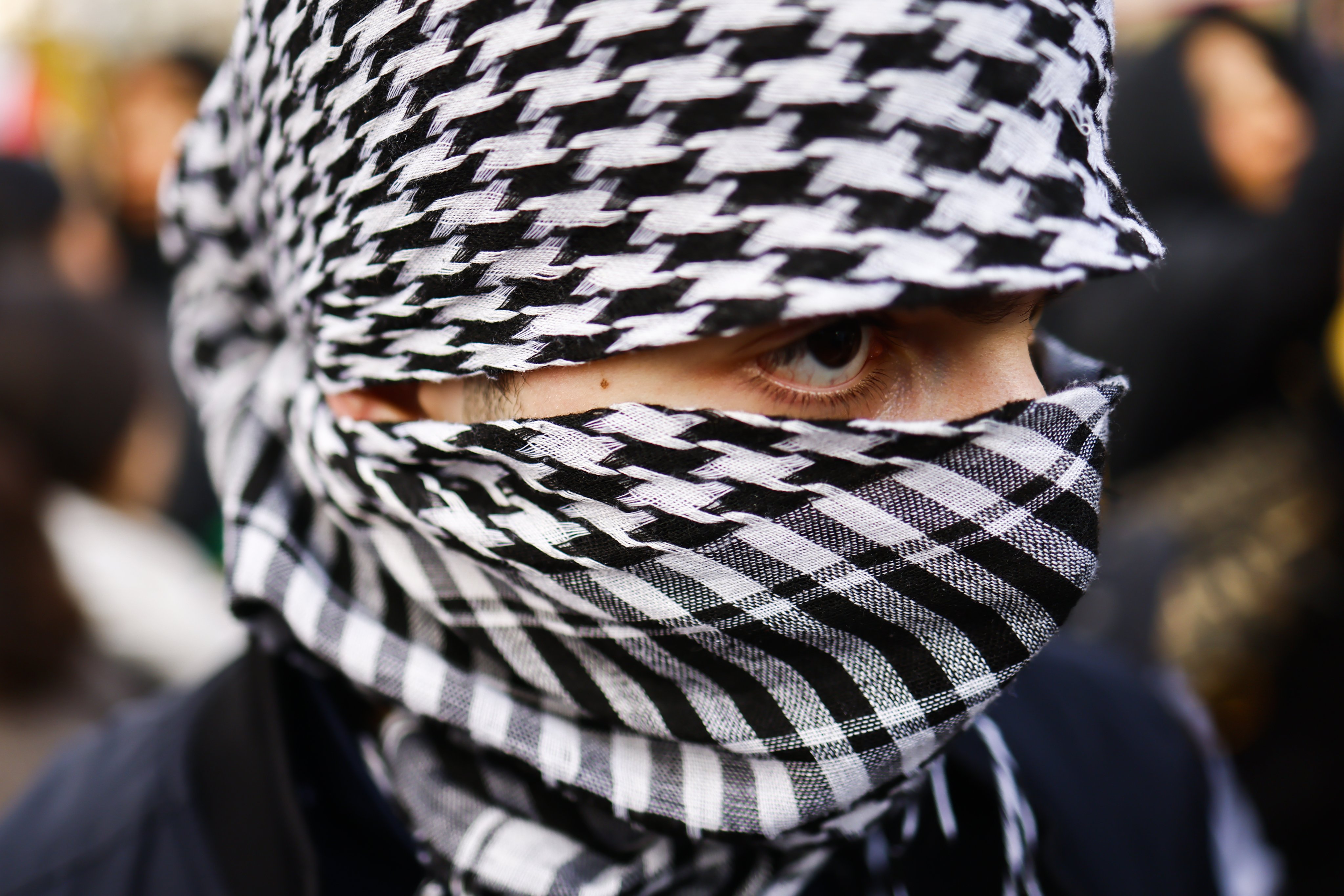 As Israel-Gaza war rages, Palestinian keffiyeh scarves become a