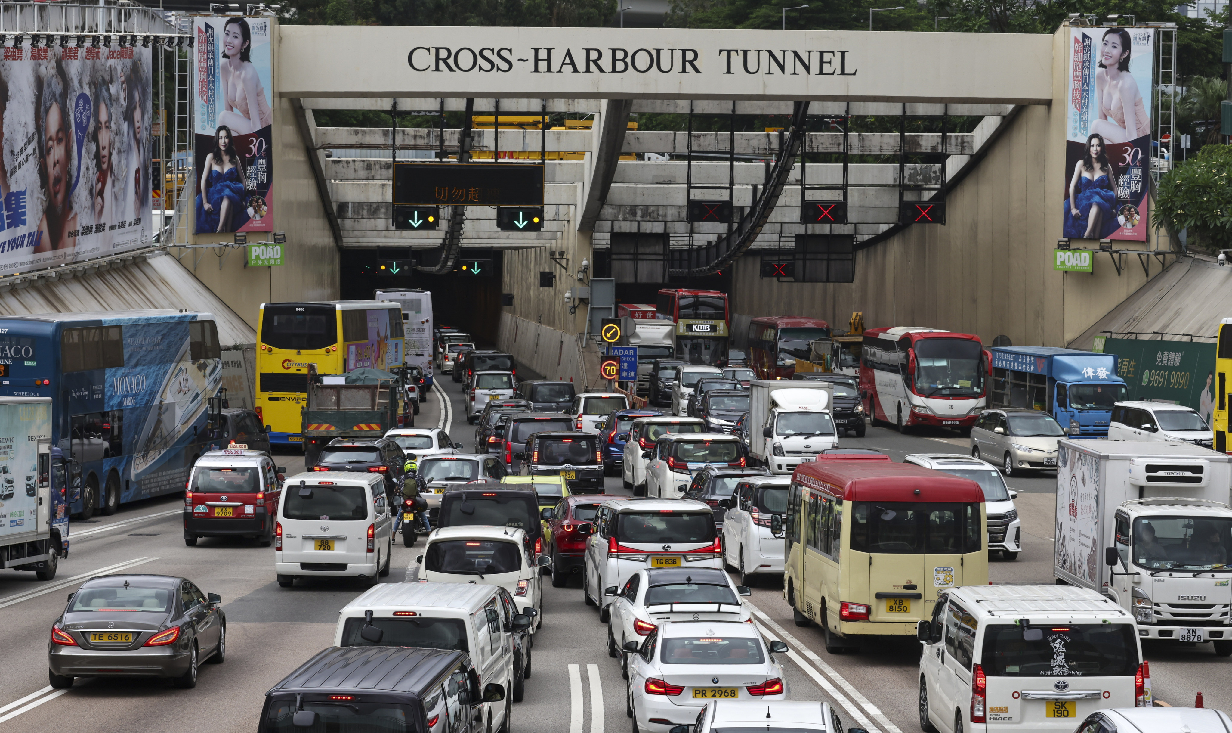 Morning rush hour traffic queues at the Cross-Harbour Tunnel. Photo: K. Y. Cheng