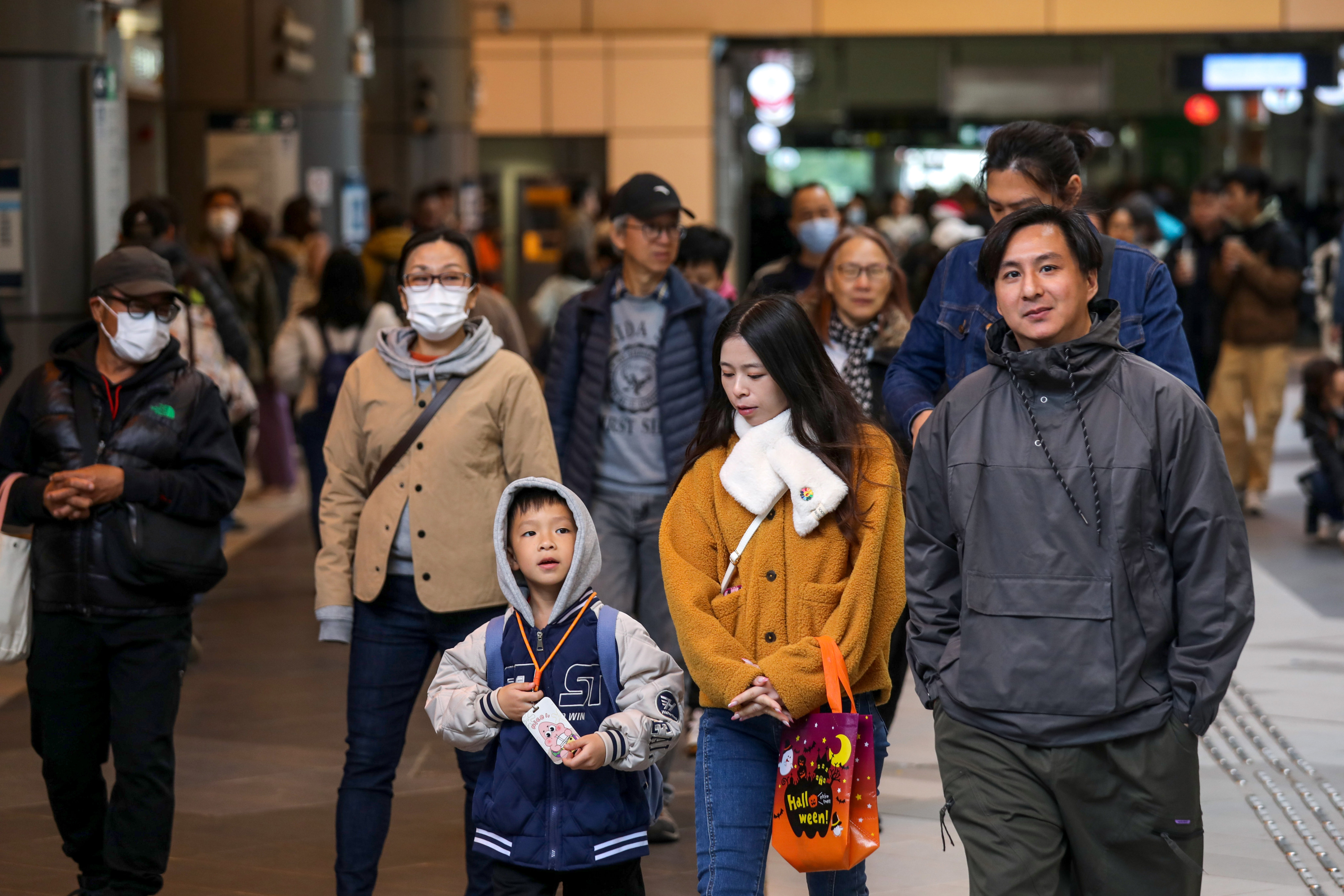 Hongkongers have bundled up as the city recorded the coldest December temperatures so far this year on Sunday. Photo: Xiaomei Chen