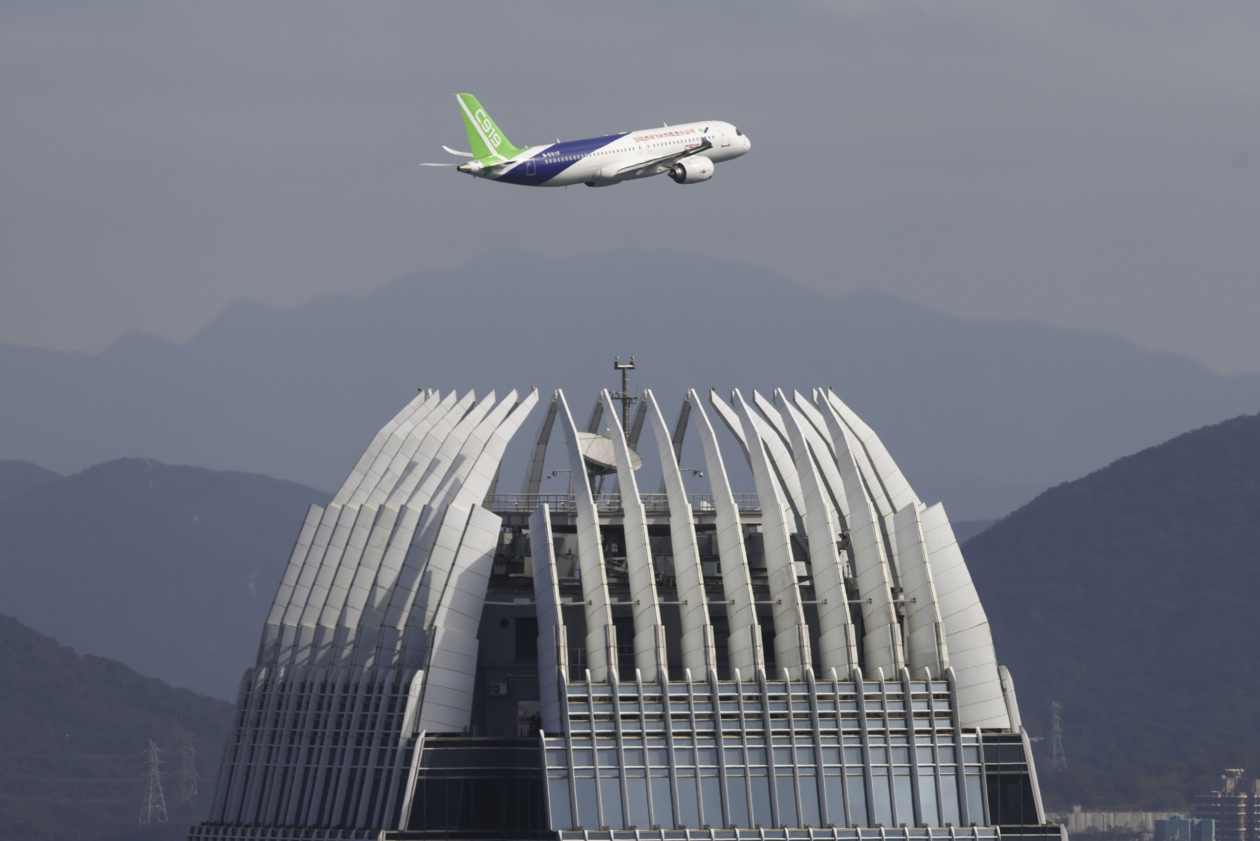 The C919 made two passes over Hong Kong’s Victoria Harbour on Saturday having arrived in the city earlier in the week as part of its first flight outside of mainland China. Photo: Dickson Lee