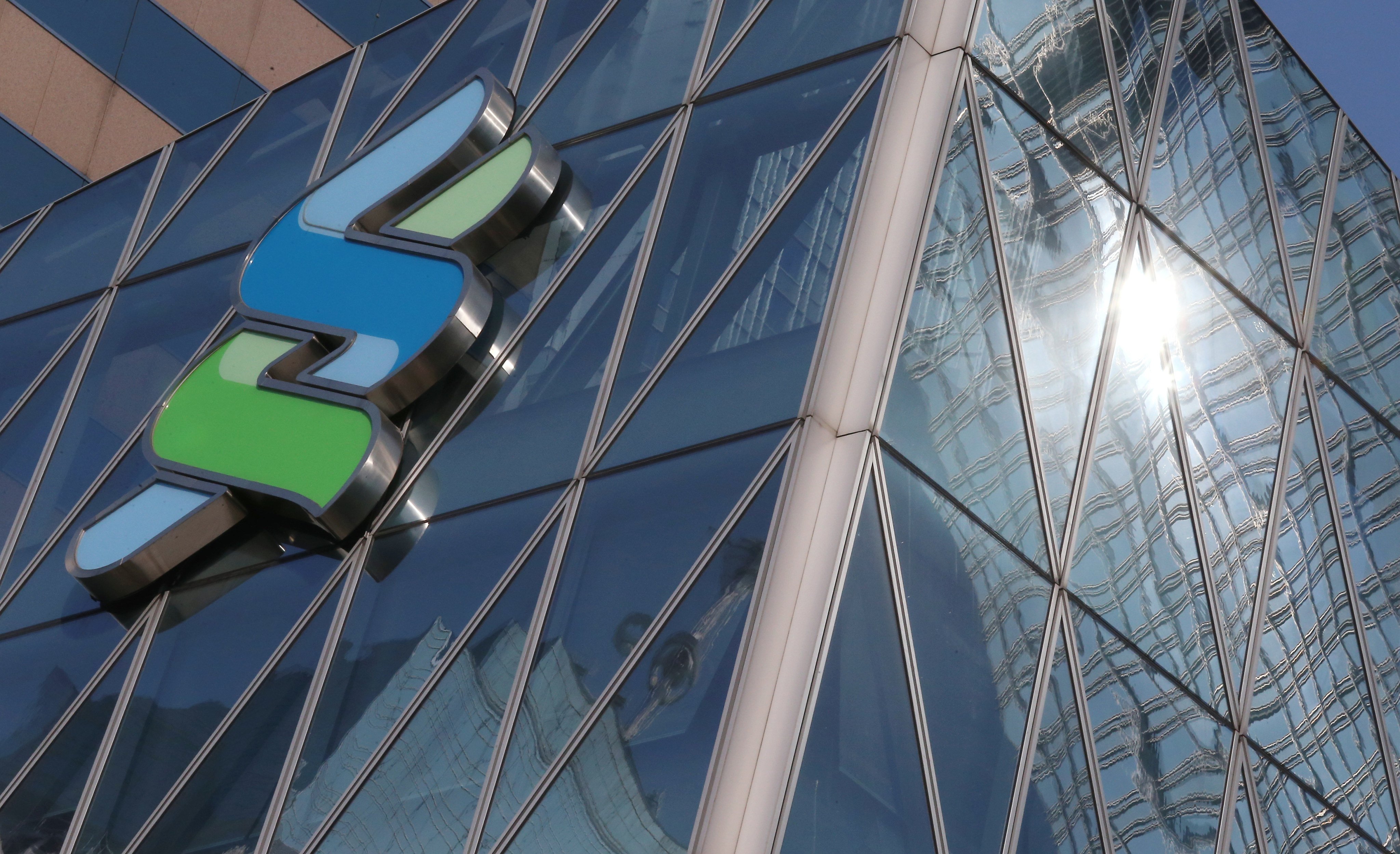 A Standard Chartered logo has been seen at The Forum occupied by Standard Chartered in Central. Photo: K. Y. Cheng