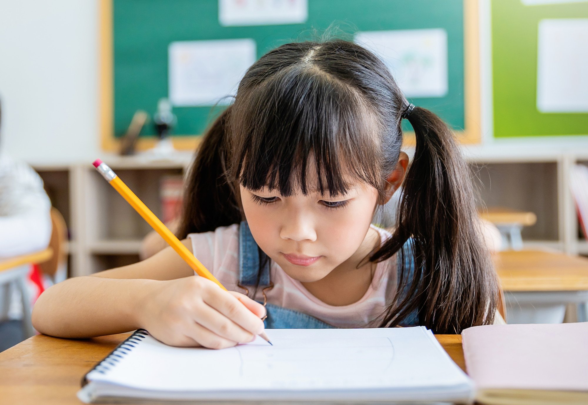 The teacher’s punishment of students who did not eat snacks in class has sparked outrage among some parents. Photo: Shutterstock