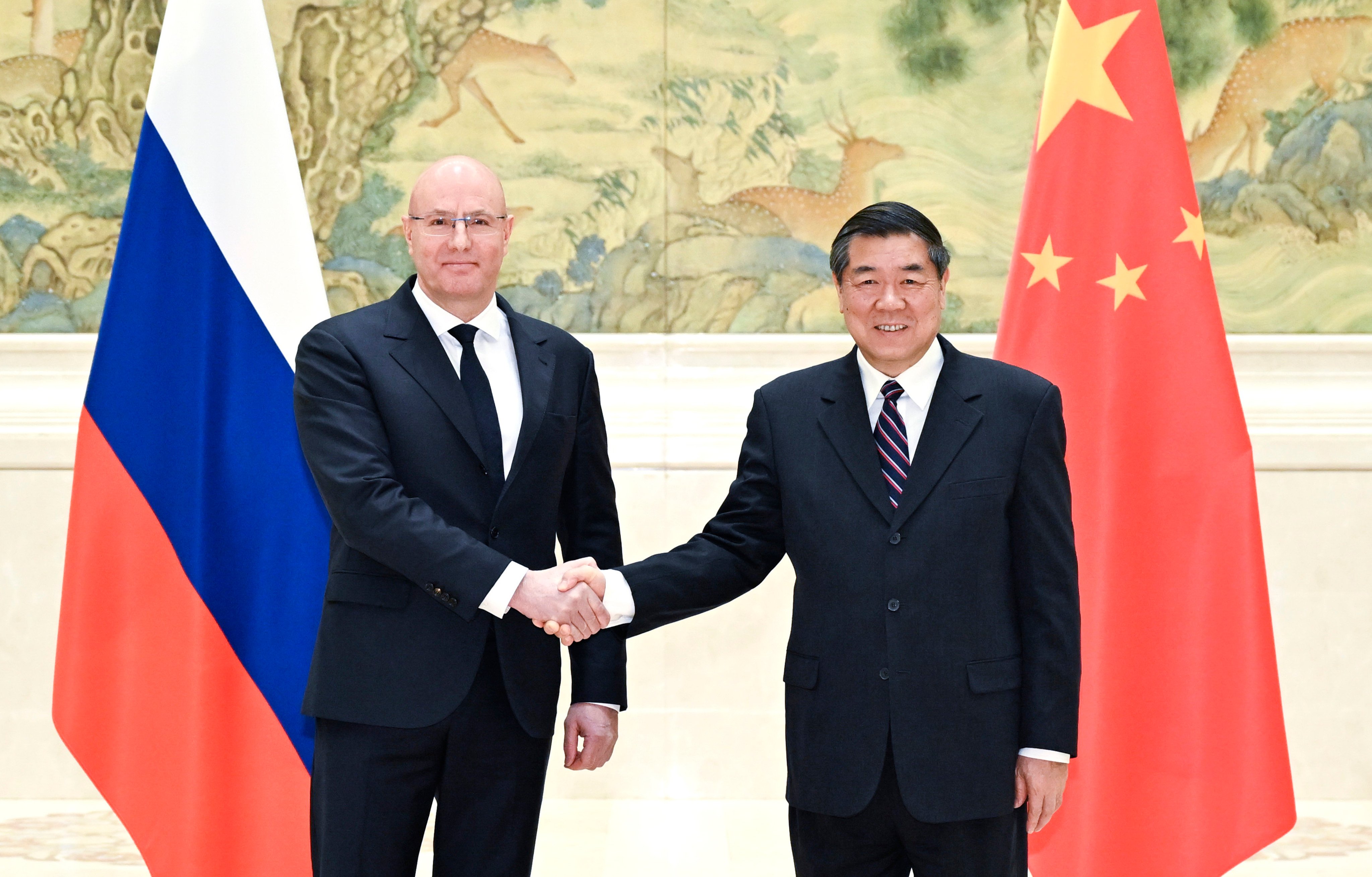 Chinese Vice-Premier He Lifeng appears with Russian Deputy Prime Minister Dmitry Chernyshenko in Beijing on Monday. Photo: Xinhua