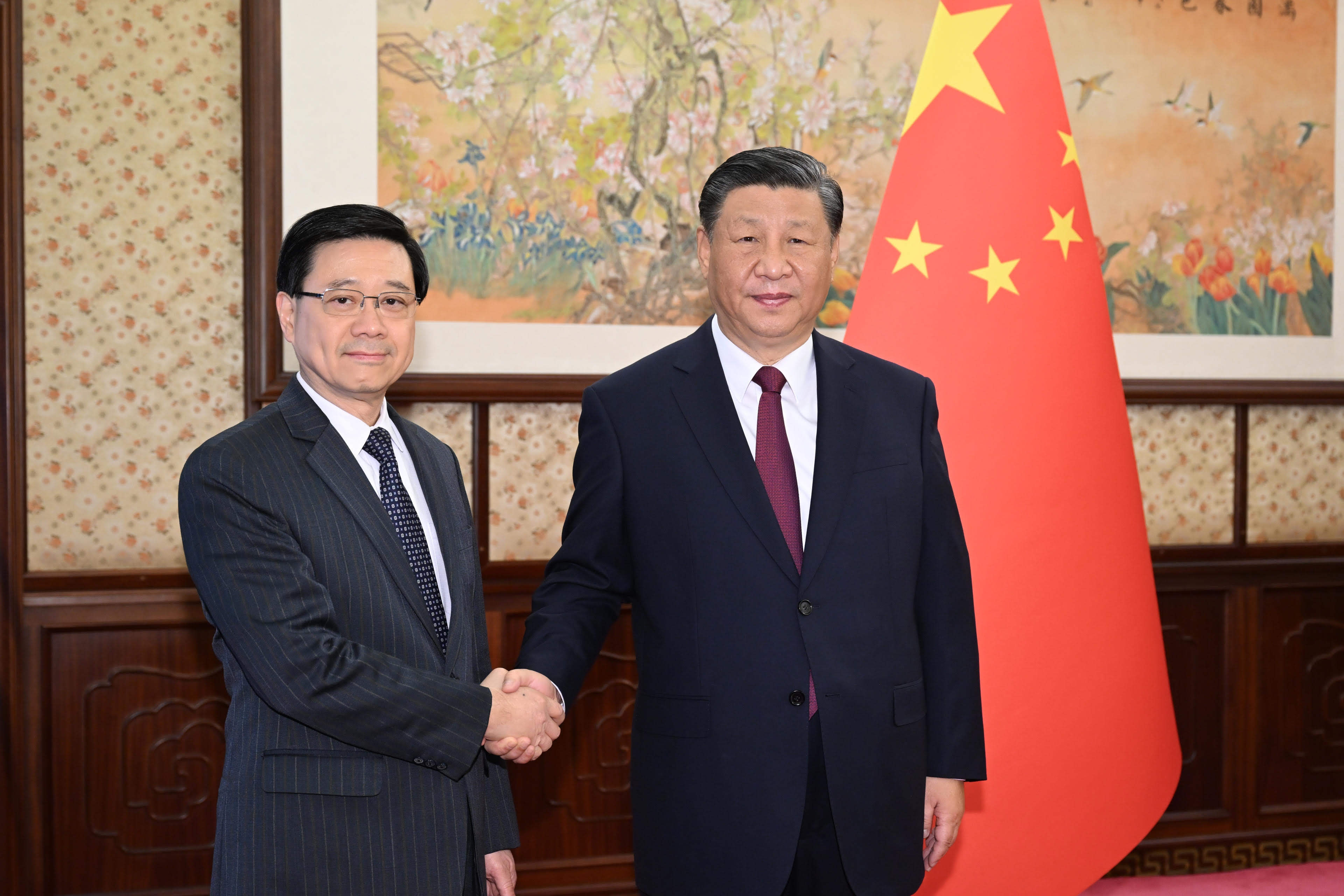 Chief Executive John Lee (left) with Chinese President Xi Jinping during his duty visit to Beijing on Monday. Photo: ISD
