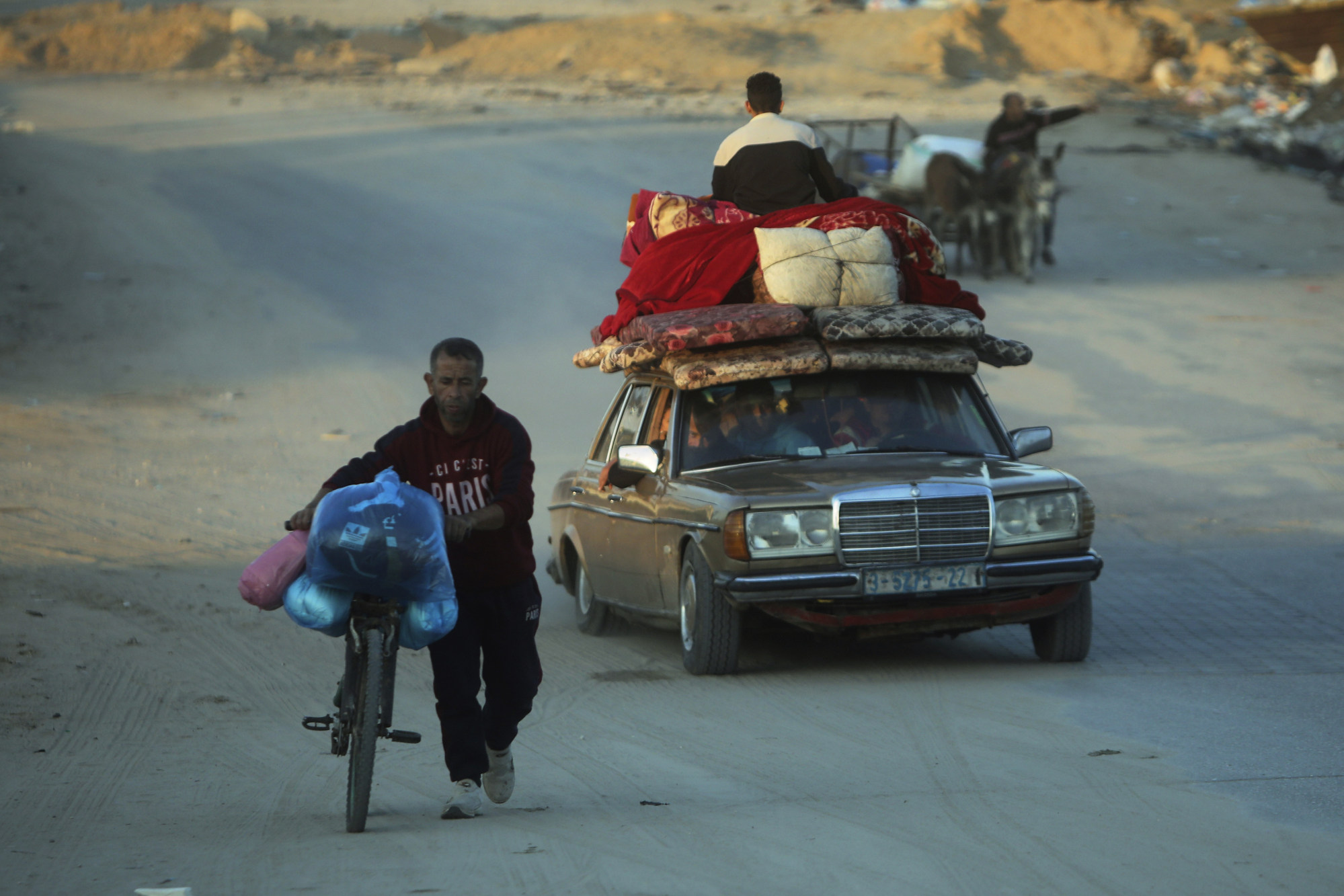 Palestinians flee Khan Younis, Gaza on Monday. Photo: AP
