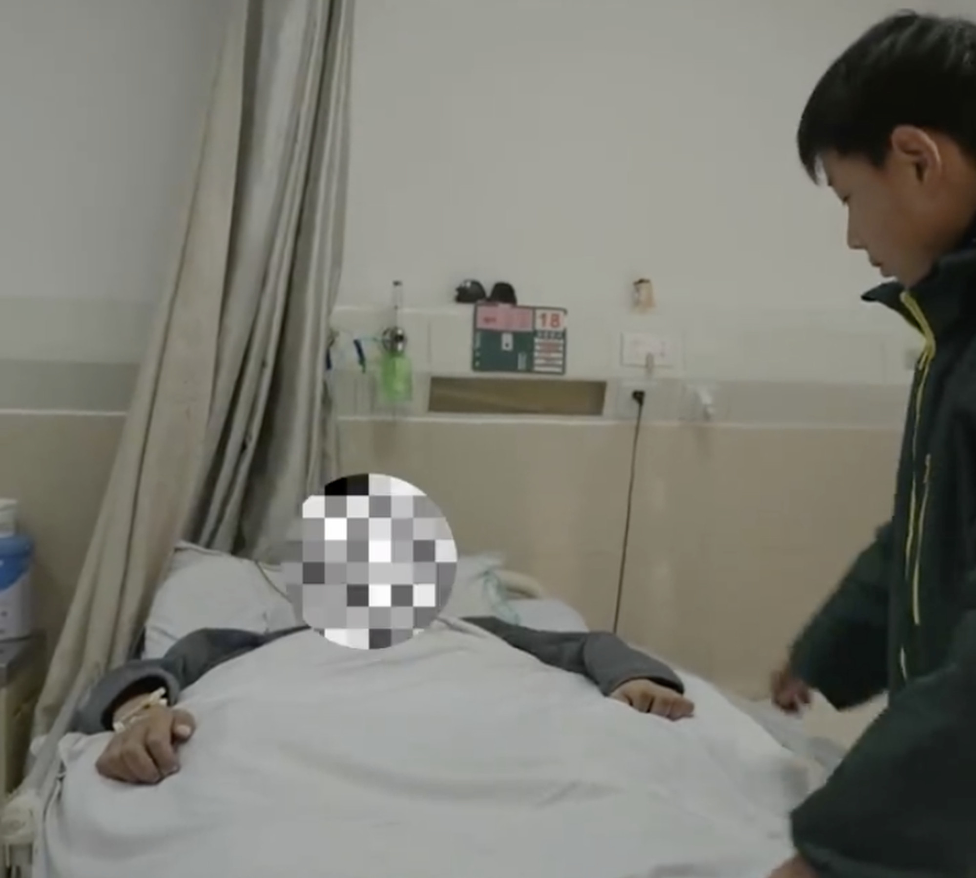 Many believe the boy’s honesty deserves recognition, particularly considering the financial challenges his family is facing, compounded by his father’s hospitalisation. Photo: Weibo